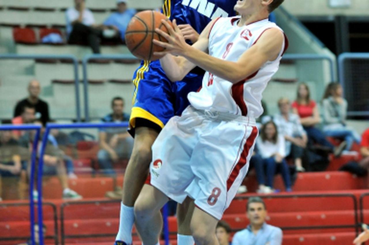 '22.09.2011., Zagreb - Kosarkaski centar Drazen Petrovic, Kup Drazena Petrovica. Finalna utakmica, juniori, KK Cedevita - KK Zagreb. Mario Hezonja, Antun Hrkac. Photo: Marko Lukunic/PIXSELL'