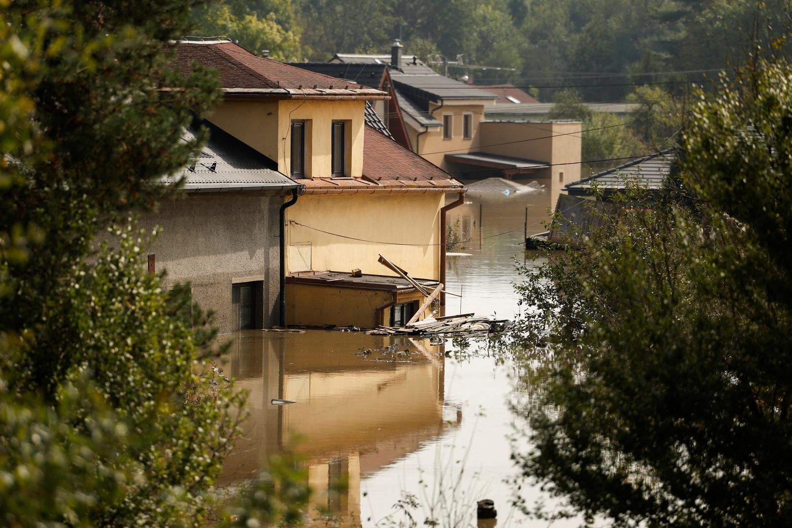 Stotine ljudi evakuirano iz mjesta, a evakuacija je bilo čak i u gradovima.

