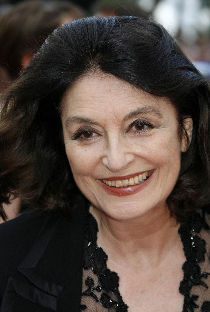FILE PHOTO: French actress Anouk Aimee arrives for a screening of Mexican director Guillermo Del Toro's in-competition film entry 'El Laberinto Del Fauno' at the 59th Cannes Film Festival May 27, 2006. REUTERS/John Schults/File Photo Photo: JOHN SCHULTS/REUTERS