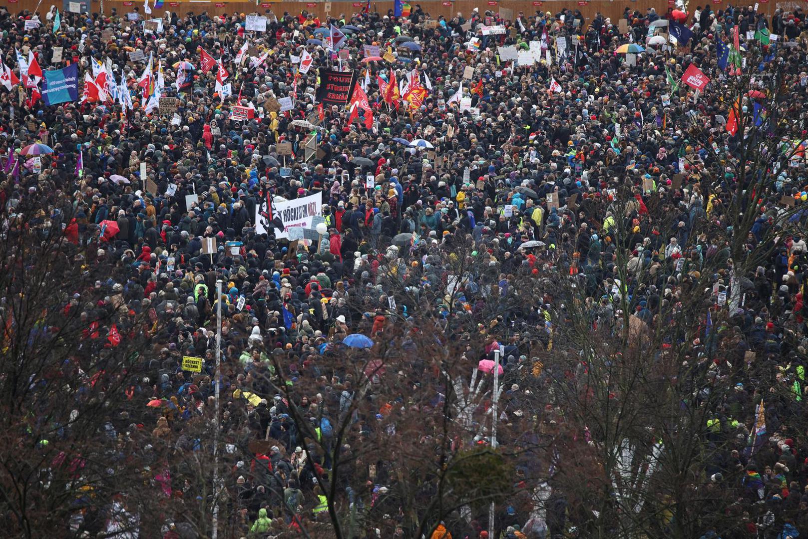 People attend a demonstration march to protest against right-wing extremism and for the protection of democracy in Berlin, Germany February 3, 2024. REUTERS/Liesa Johannssen Photo: LIESA JOHANNSSEN/REUTERS