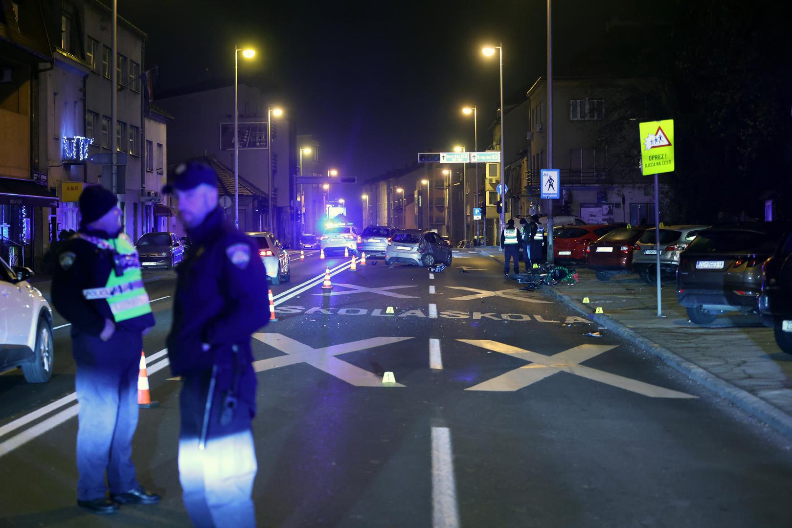 24.12.2023., Zagreb -  U Ilici kod kucnog broja 308 doslo je do prometne nesrece. Policijski sluzbenici obavljaju ocevid nakon prometne nesrece u kojoj su sudjelovali osobni automobil i motocikl. Smrtno je stradao vozac motocikla.  Photo: Sanjin Strukic/PIXSELL