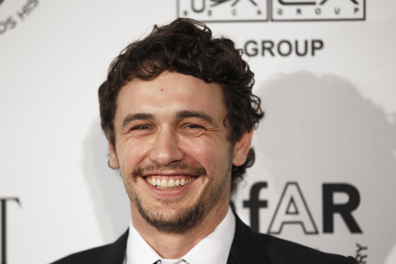 'Actor James Franco arrives for the 2nd Annual amfAR Inspiration Gala in New York June 14, 2011.  REUTERS/Lucas Jackson (UNITED STATES - Tags: ENTERTAINMENT HEADSHOT)'