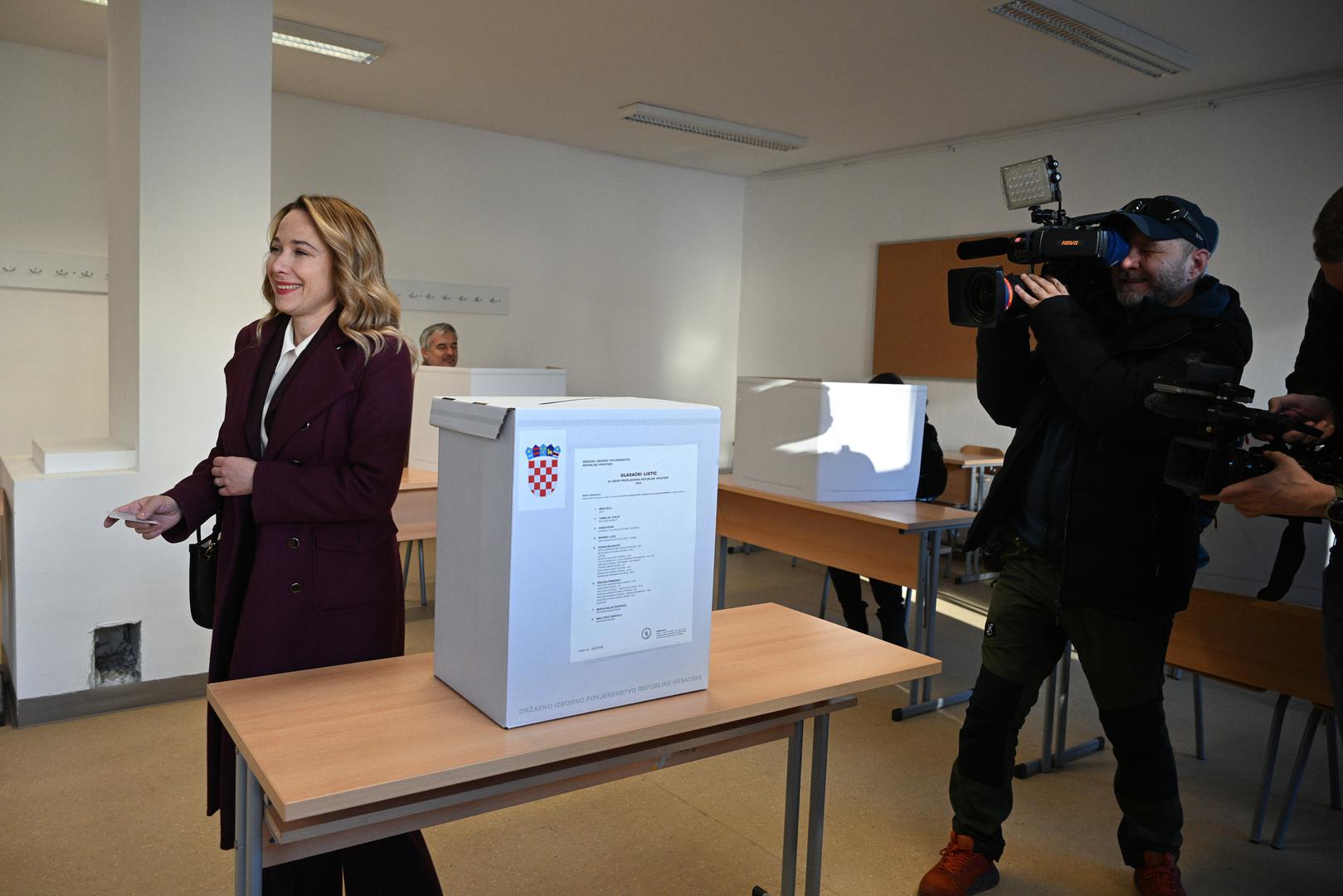 29.12.2024., Zagreb - Predsjednicka kandidatkinja Marija Selak Raspudic glasala je na predsjednickim izborima na birackom mjestu u IX. Gimnaziji u Dobojskoj ulici 12.
 Photo: Davor Puklavec/PIXSELL