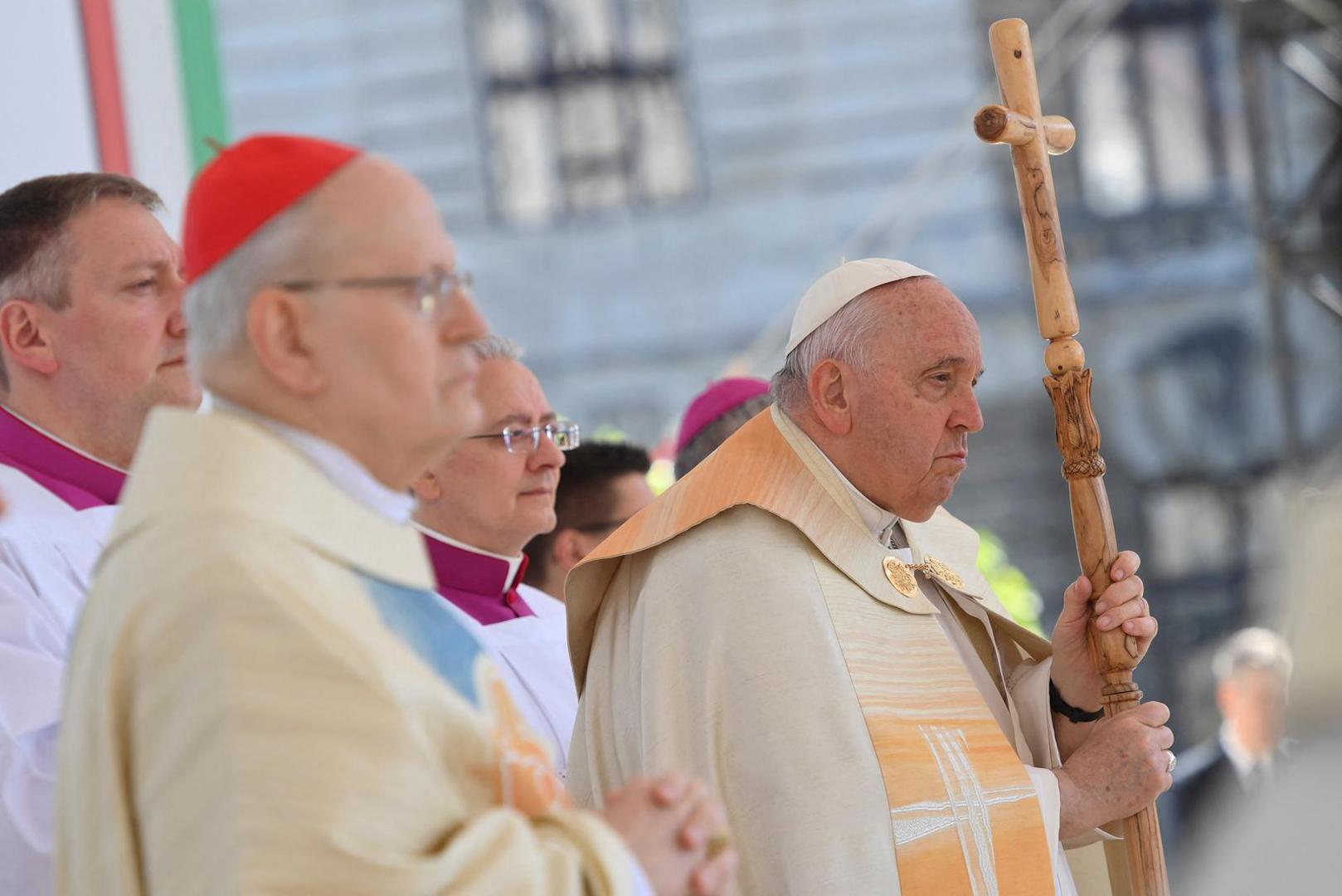 Pope Francis attends a holy mass at the Kossuth Lajos Square during his apostolic journey in Budapest, Hungary, April 30, 2023. Vatican Media/Divisione Produzione Fotografica/­Handout via REUTERS    ATTENTION EDITORS - THIS IMAGE WAS PROVIDED BY A THIRD PARTY. Photo: VATICAN MEDIA/REUTERS