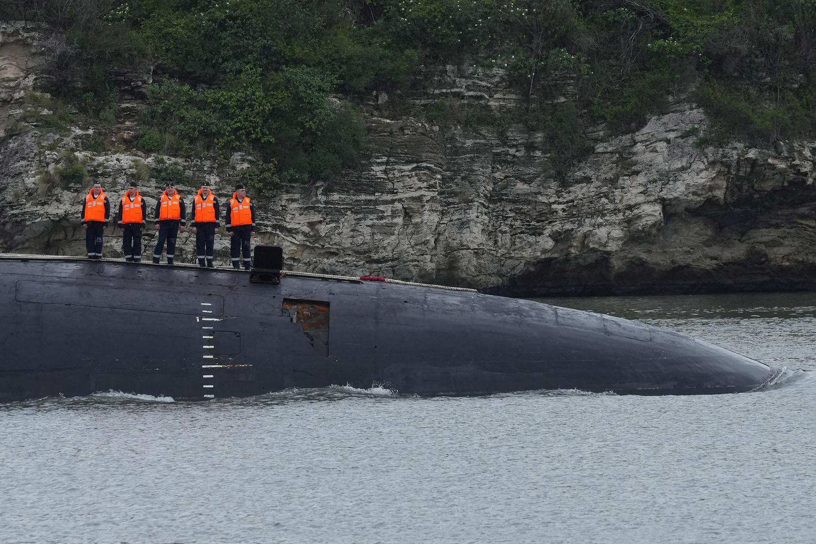 Crew members of the Russian nuclear-powered cruise missile submarine Kazan stand as it enters Havana’s bay, Cuba, June 12, 2024. REUTERS/Alexandre Meneghini Photo: ALEXANDRE MENEGHINI/REUTERS