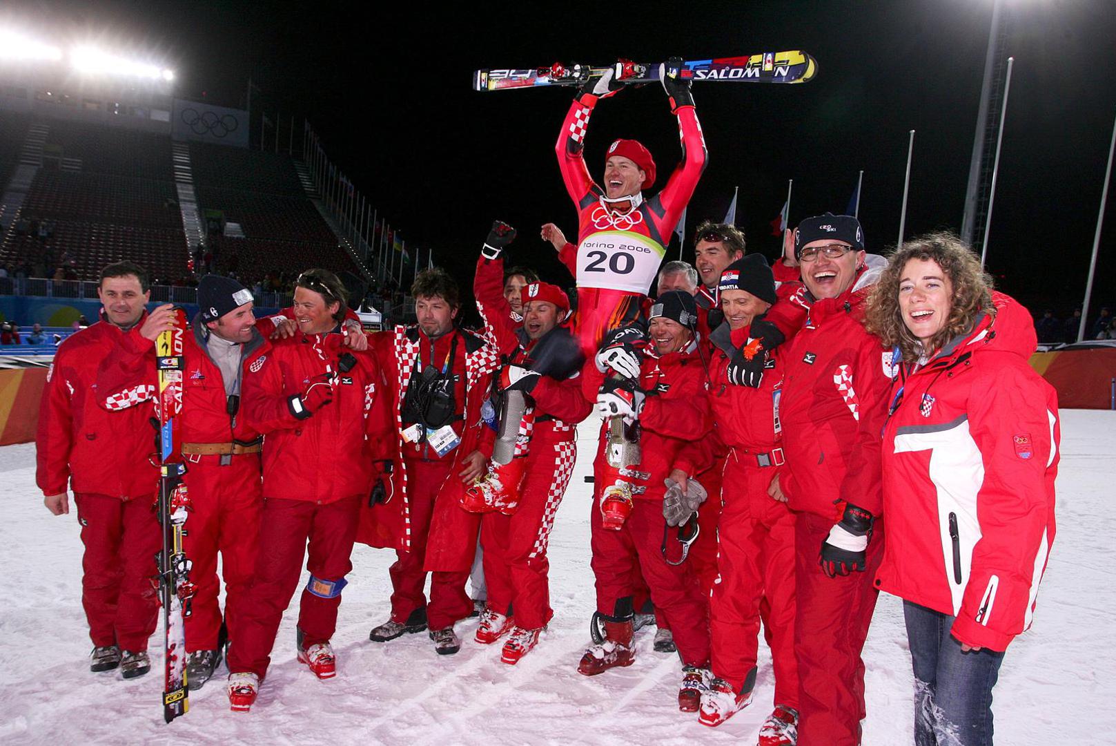 14.02.2006.,Torino,Italija - ZOI Torino 2006 ,Setstriere. Muska kombinacija. Ivica Kostelic osvojio je srebrnu medalju u kombinaciji. Ivica slavi nakon osvojene srebrne medalje u kombinaciji.rPhoto Zeljko Lukunic/Vecernji list