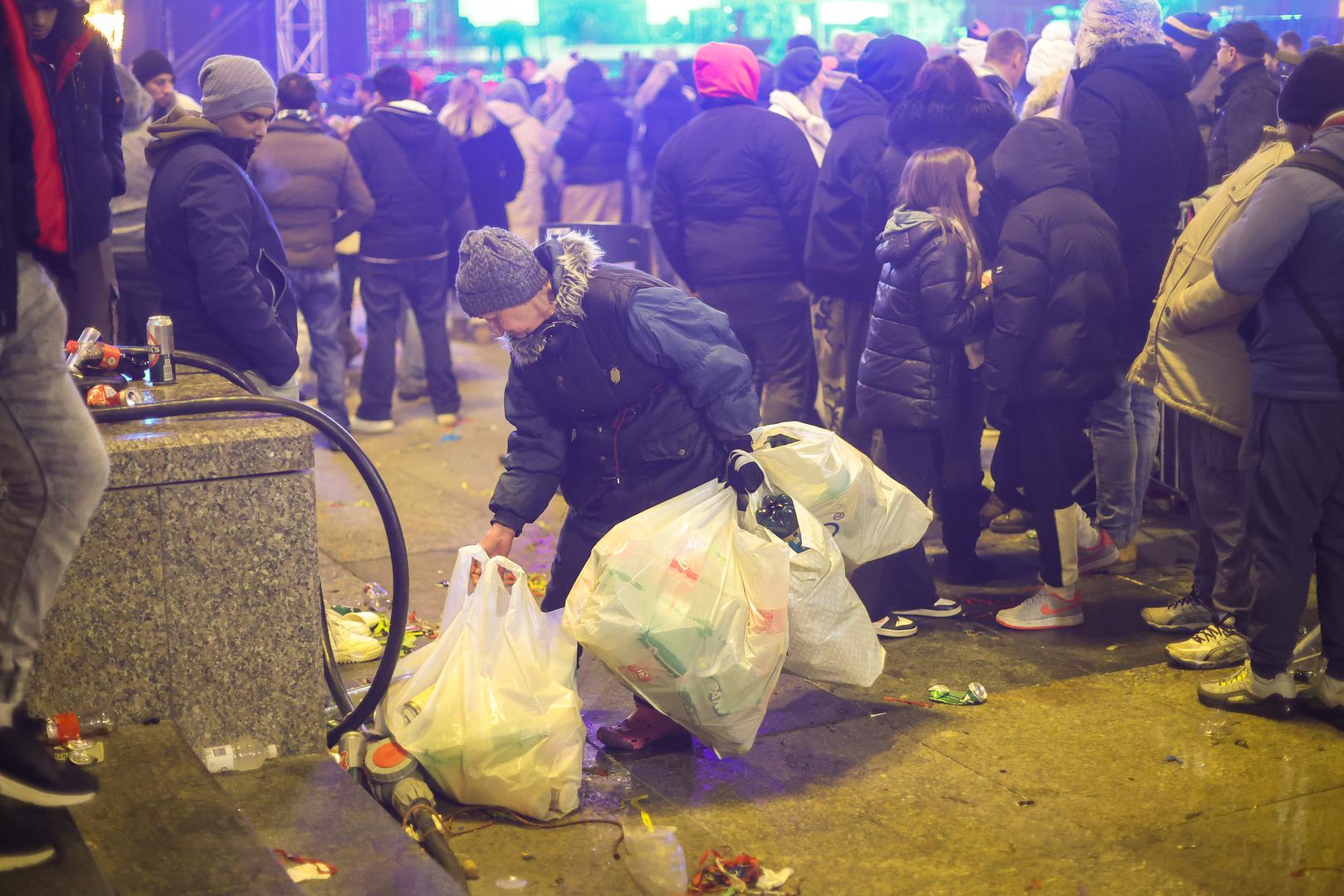 Tamo je okupljene zabavljalo čak pet različitih izvođača, pružajući publici glazbeni spektar za svačiji ukus.