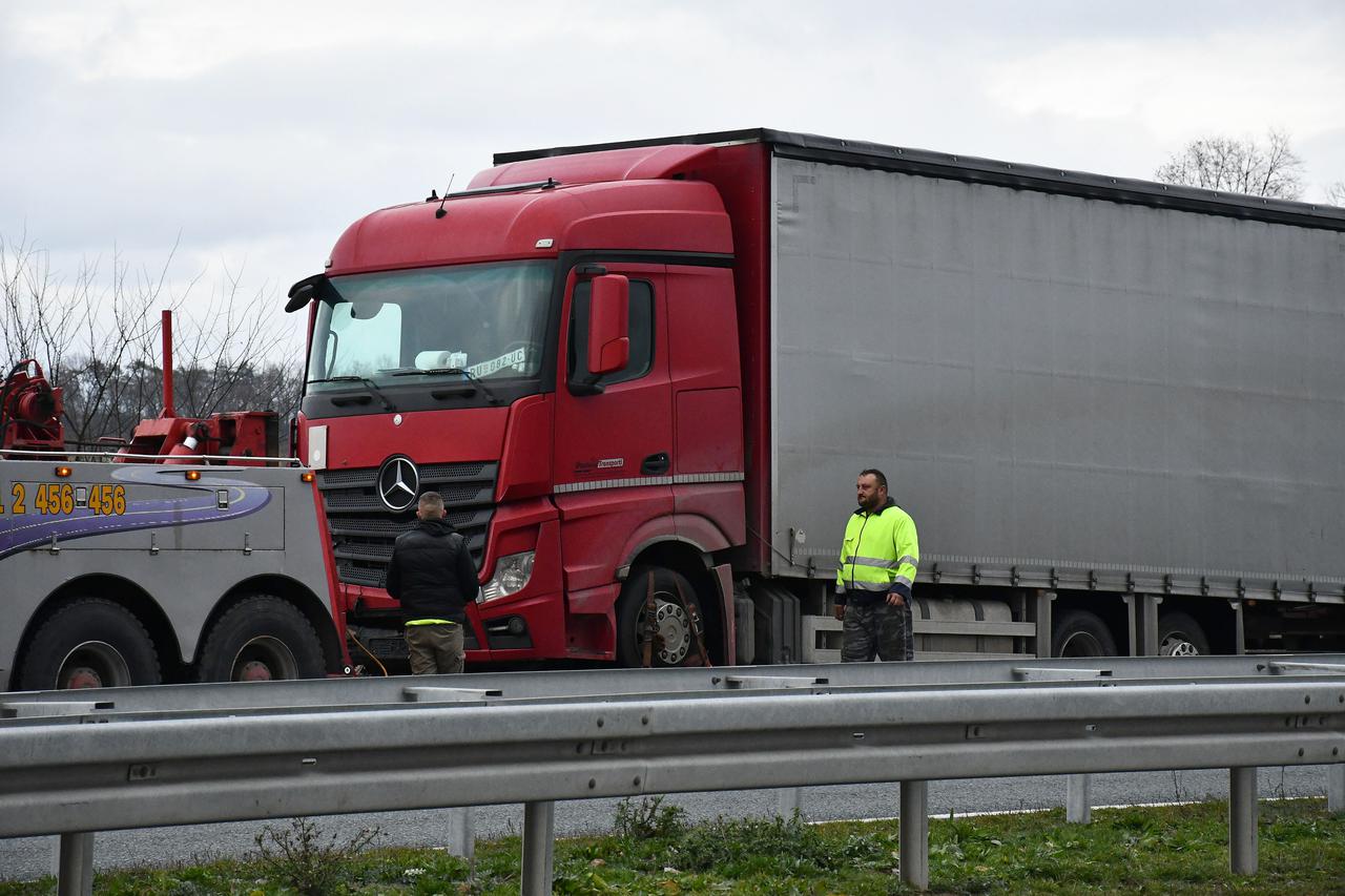 Slavonski Brod: ​U teškoj prometnoj nesreći na autocesti A3 poginula žena 