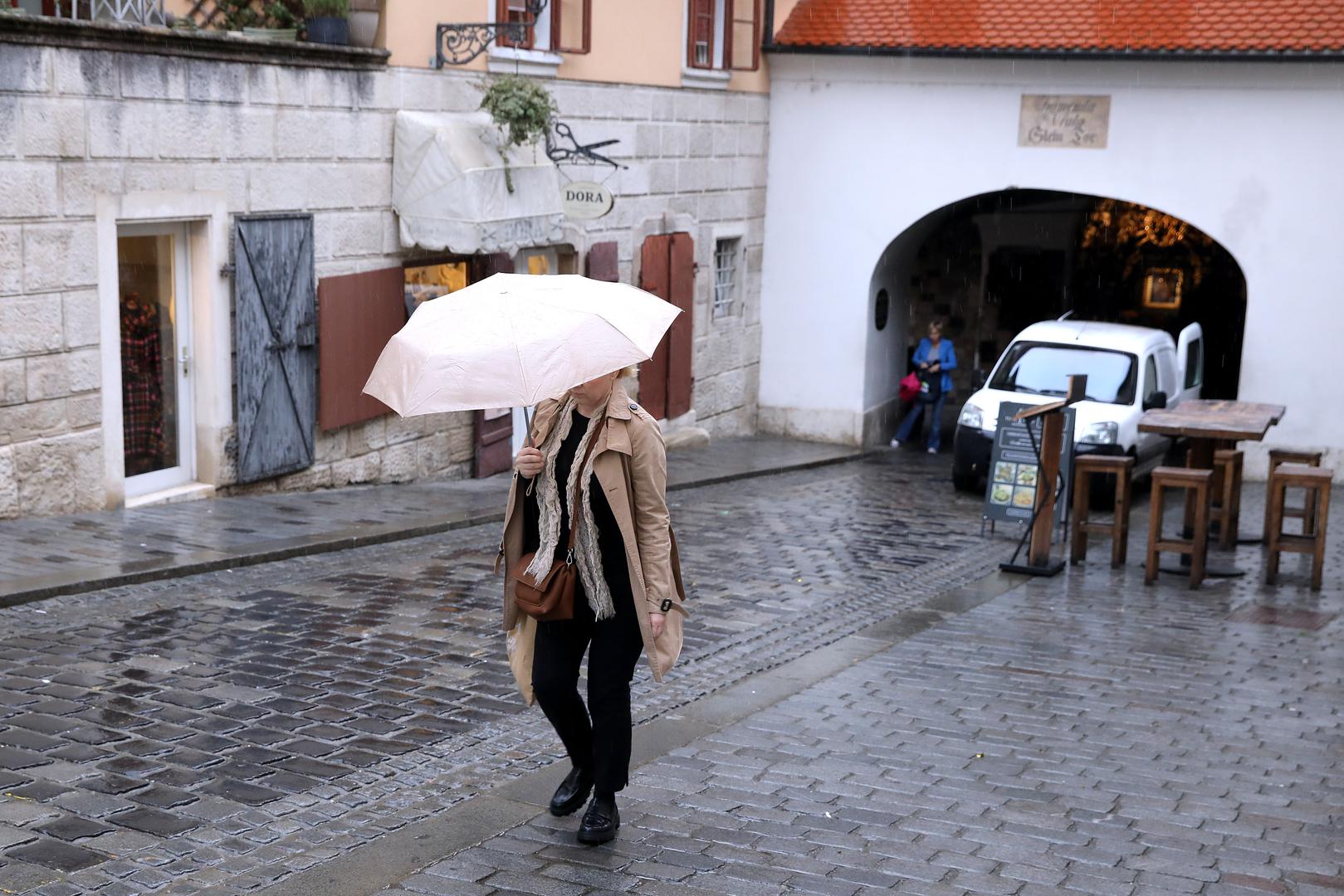 27.10.2023., Zagreb - Neugodno vrijeme sa visokim tempraturama, juzinom i kisom obiljezava kraj radnog dijela tjedna.   Photo: Patrik Macek/PIXSELL