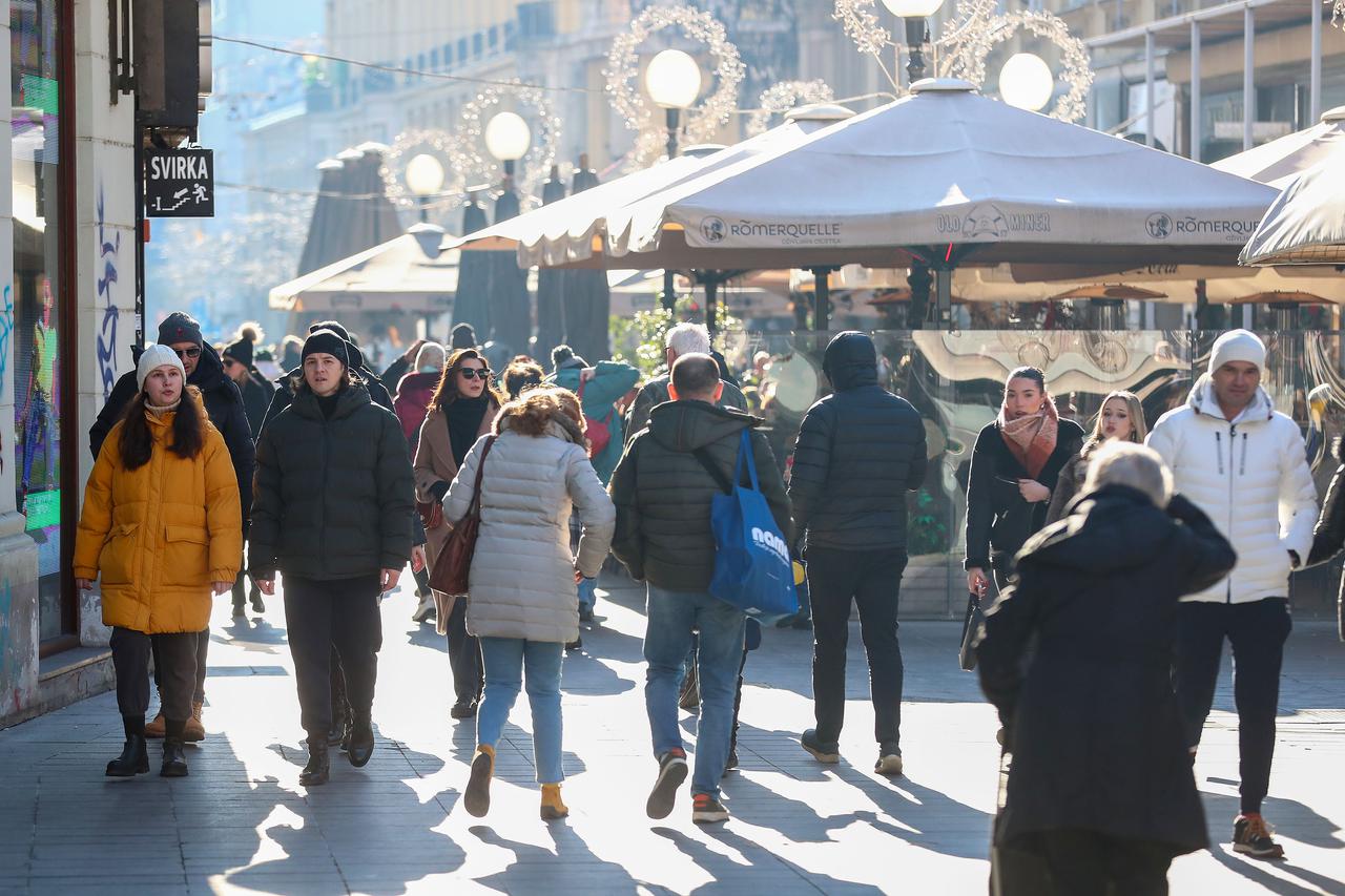 Zagreb: Građani uživaju u sunčanom subotnjem prijepodnevu