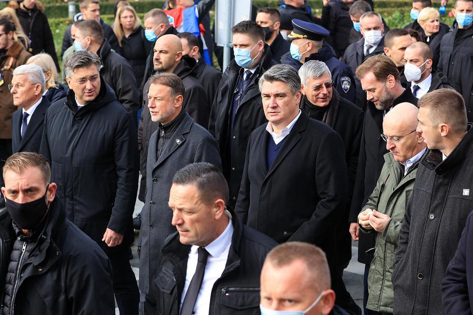 Zoran Milanović, Andrej Plenković i Gordan Jandroković zajedno u Koloni sjećanja za Vukovar