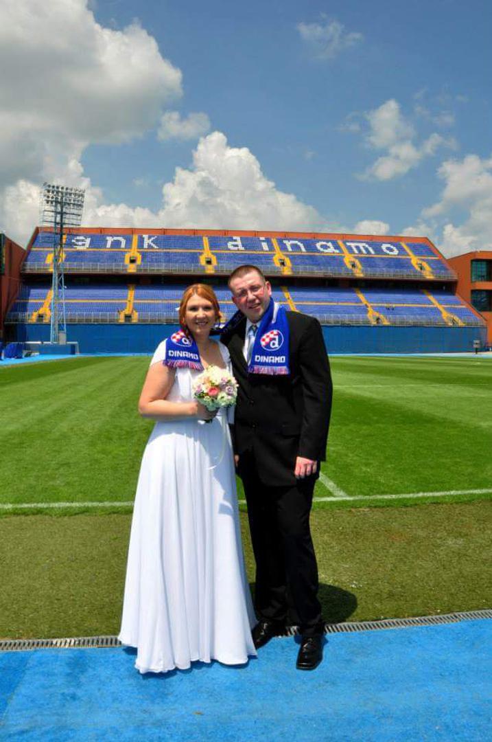 Tibor Takač sa suprugom na terenu maksimirskog stadiona