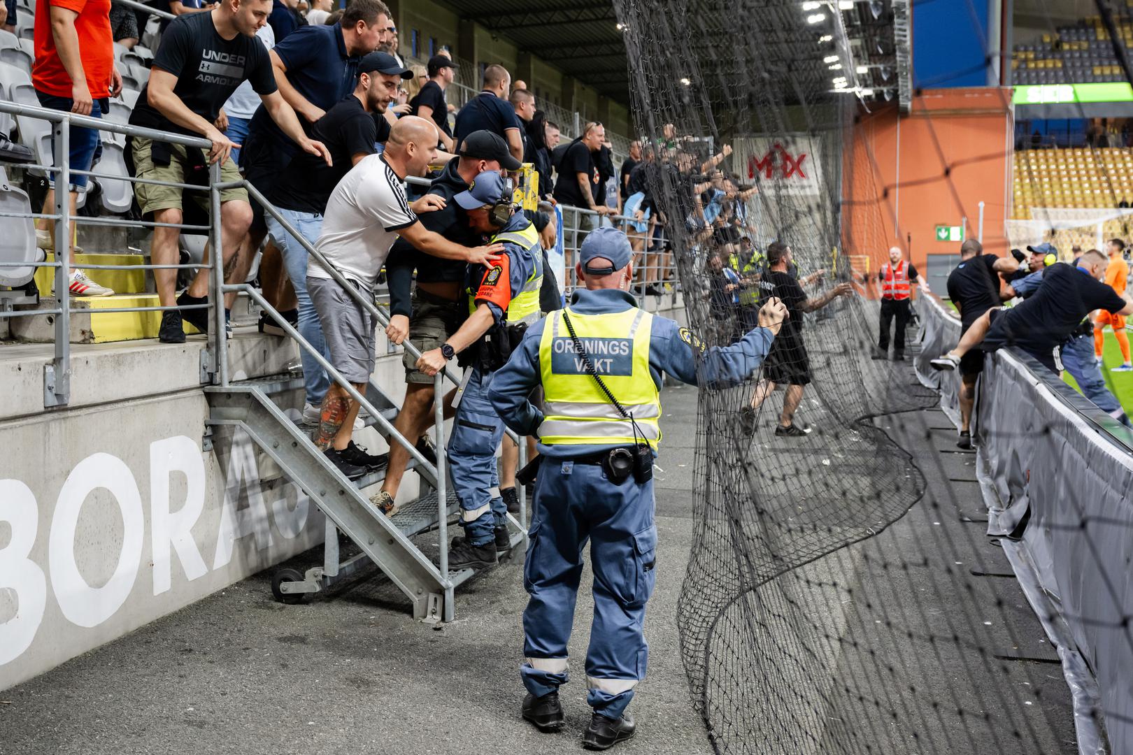 Službe zadužene za mir, red i sigurnost na utakmici imale su pune ruke posla