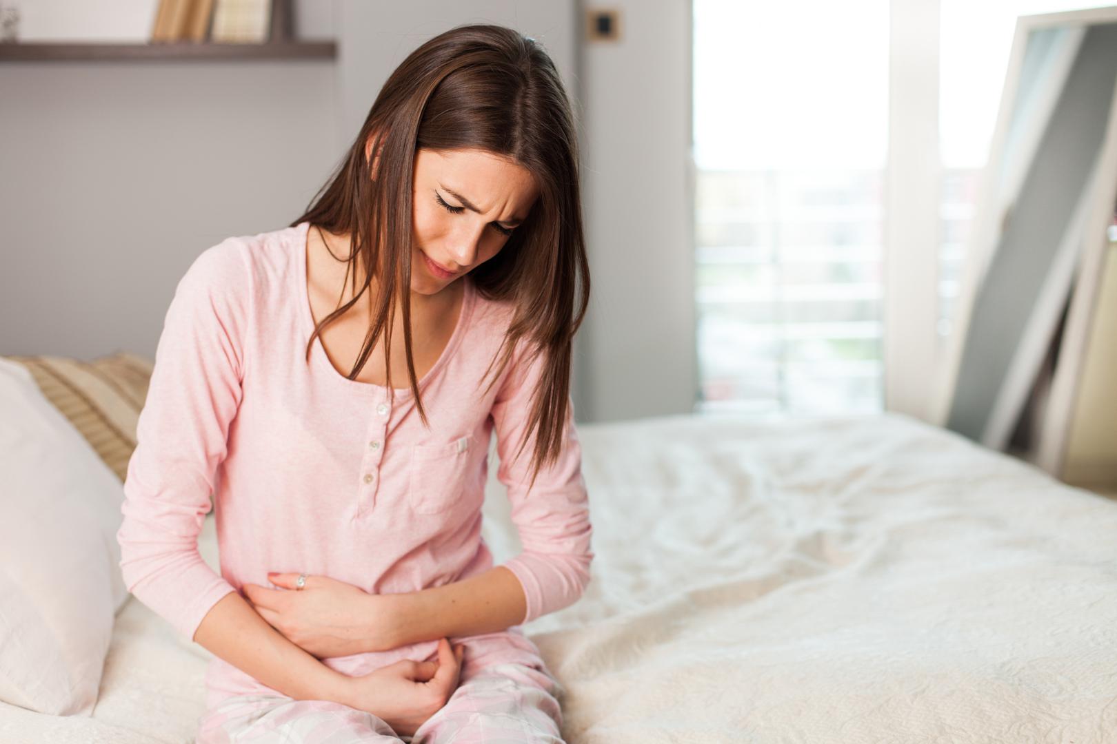 Bolnije menstruacije - Iako se mnogi groze seksa tijekom menstruacije, orgazam pomaže pri smanjivanju menstrualnih grčeva jer kontrakcije maternice brže oslobađaju krv, a endorfin koji se oslobađa pomaže pri smanjivanju bolova.