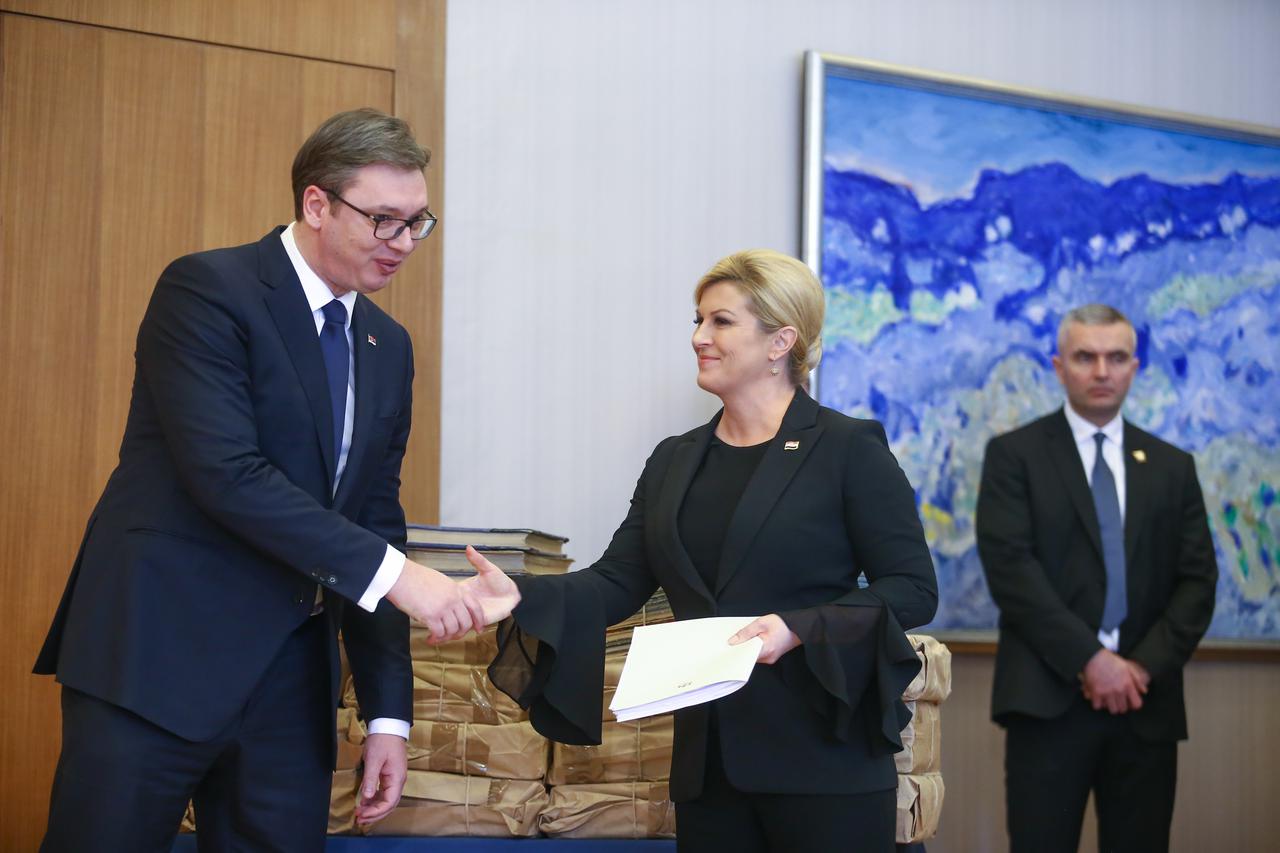 Vučić na Pantovčak donio matične knjige iz Dvora na Uni