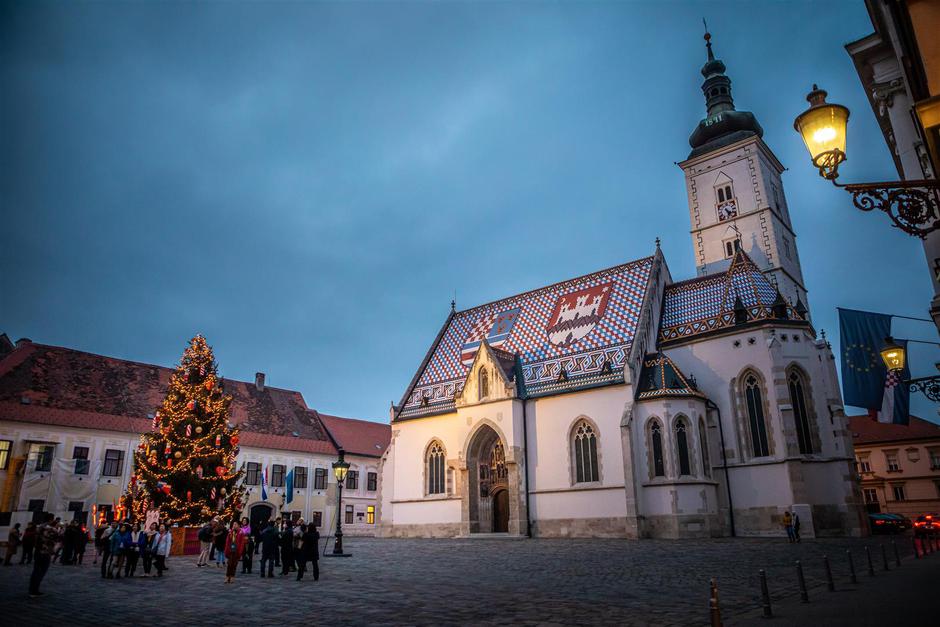 Božična čarolija uz tisuće lampica