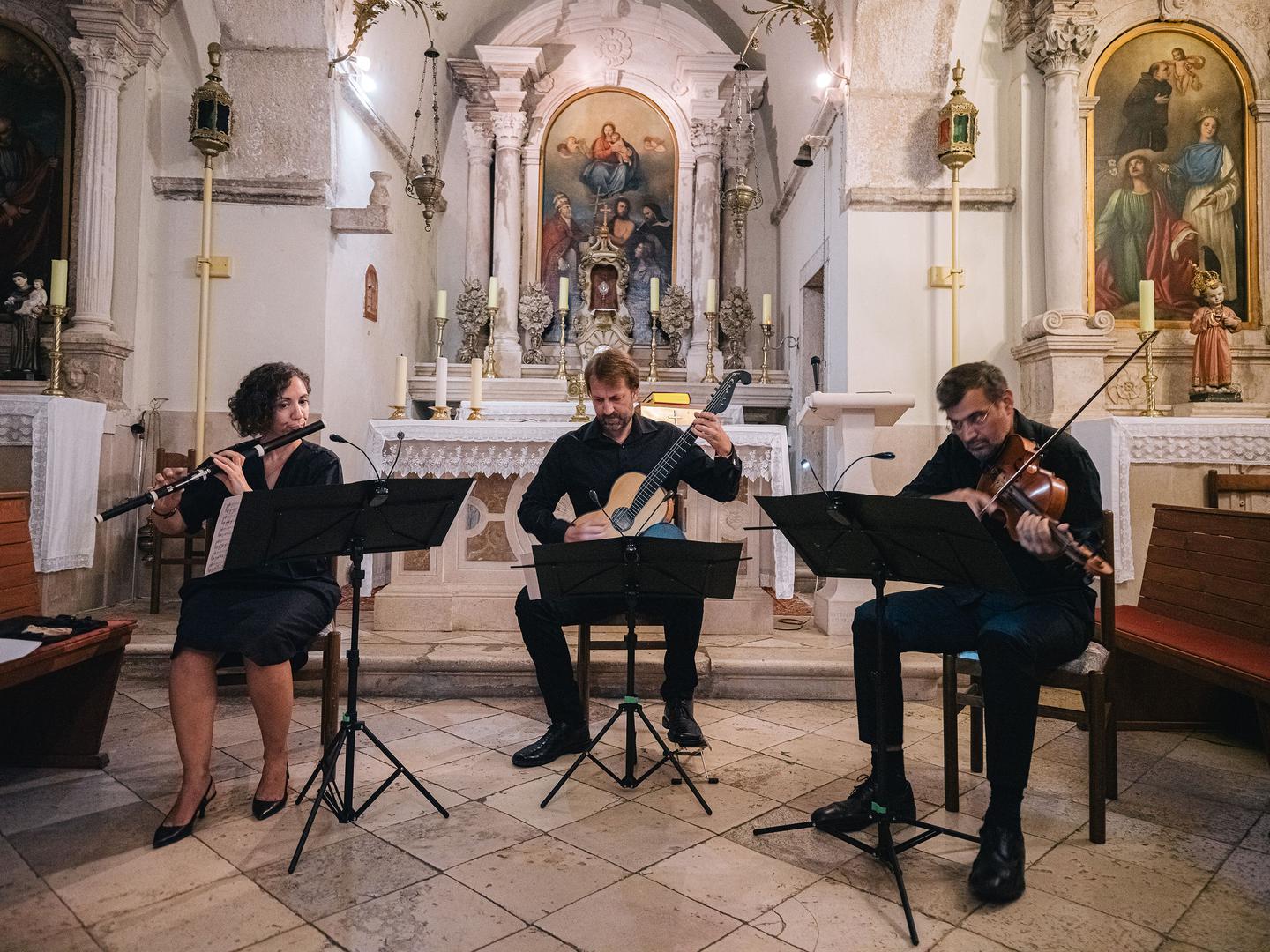 Flautistica Antigoni Tsalla, gitarist Mislav Režić i violist Wladimir Kossjanenko nastupili su u Pupnatu, Orebiću i Korčuli