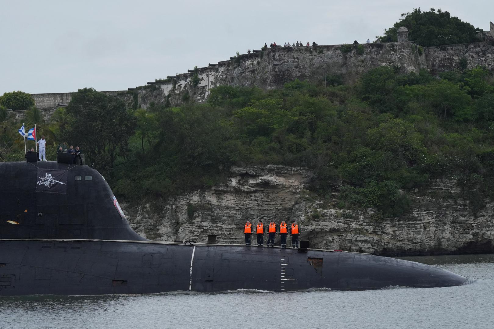 Crew members of the Russian nuclear-powered cruise missile submarine Kazan stand as it enters Havana’s bay, Cuba, June 12, 2024. REUTERS/Alexandre Meneghini Photo: ALEXANDRE MENEGHINI/REUTERS