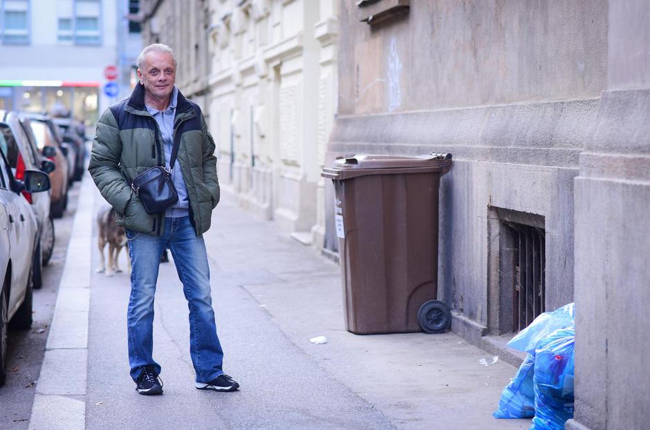 Zagreb: Stanarima Dalmatinske ulice djelatnici Čistoće odvezli kante za otpad