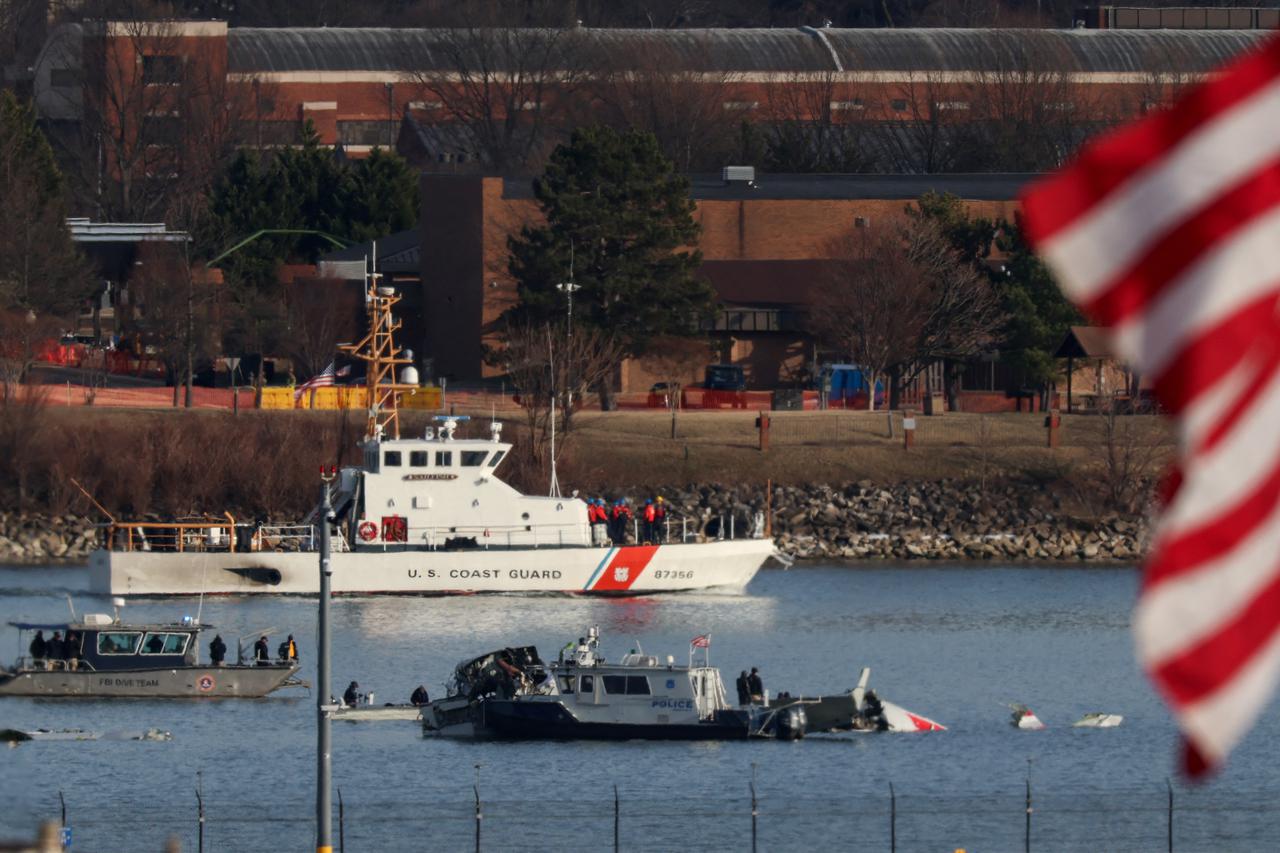 American Eagle flight 5342 crashes in the Potomac River near Ronald Reagan Washington National Airport