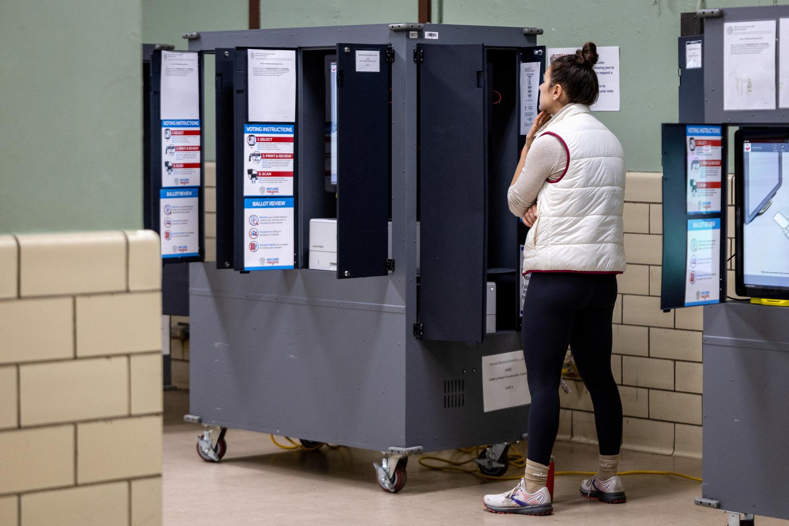 Pravni stručnjaci i politički analitičari ipak upozoravaju na veliku vjerojatnost objave rezultata tek za nekoliko dana, a možda i tjedana, jer bi izjednačen rezultat mogao pokrenuti ponovna prebrojavanja i pravna osporavanja. 