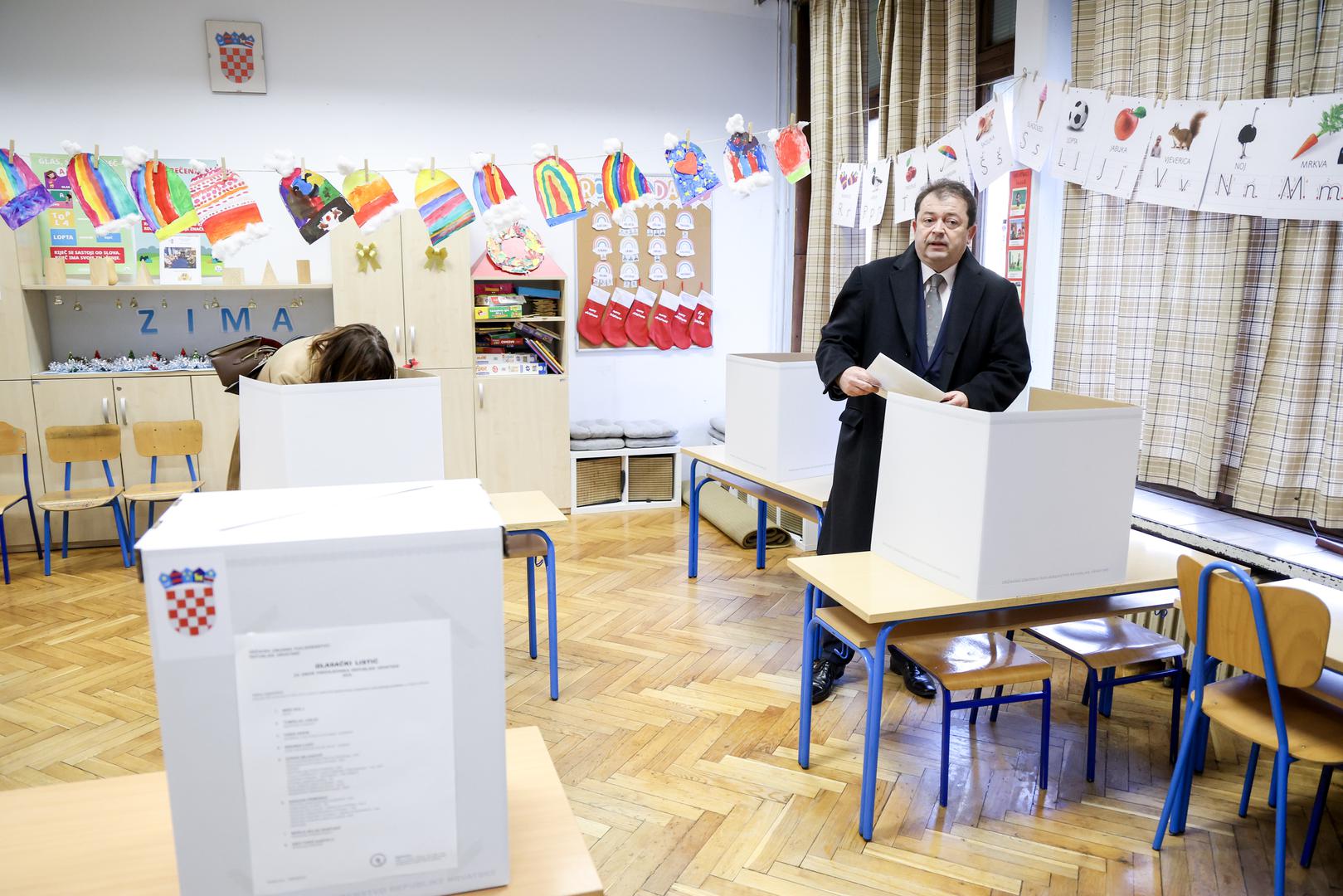 29.12.2024., Zagreb - Predsjednicki kandidat Tomislav Jonjic glasovao na predsjednickim izborima u OS Ivana Mestrovica. Photo: Igor Kralj/PIXSELL