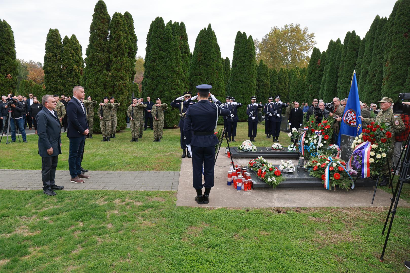 16.10.2024., Vukovar - Memorijalno groblje zrtava iz Domovinskog rata, Obilježavanje 33. godisnjice pogibije general-bojnika Blage Zadre i pukovnika Alfreda Hilla. Program obiljezavanja zapoceo je polaganjem vijenaca na mjesta vjecnih pocivalista general-bojnika Blage Zadre i pukovnika Alfreda Hilla. Photo: Davor Javorovic/PIXSELL