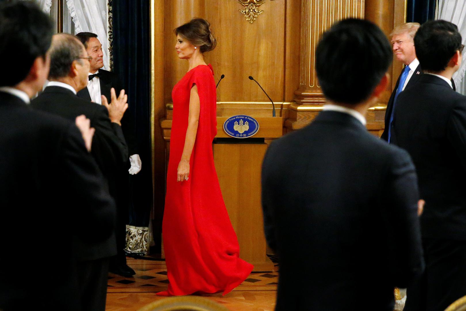 Japanski premijer Shinzo Abe priredio je sinoć večeru u čast američkog predsjednika Donalda Trumpa i prve dame Melanije Trump, a svi pogledi bili su usmjereni prema Melaniji.