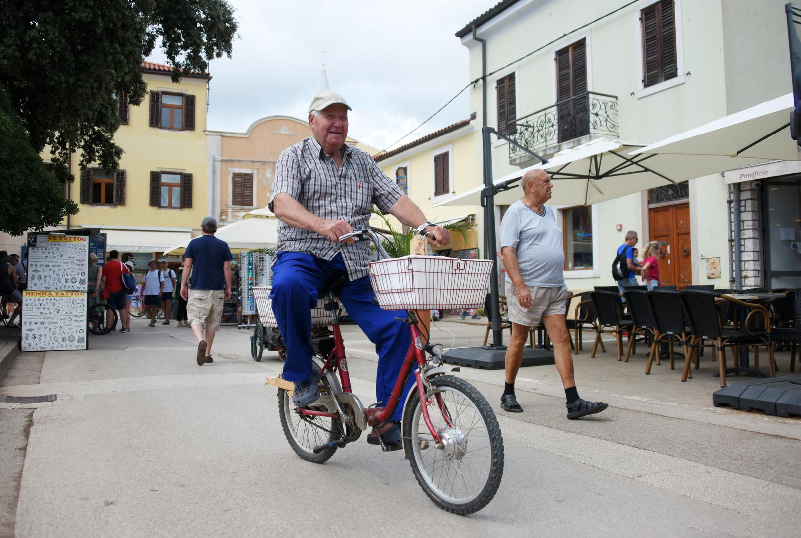 Nikad nisam oplovio svijet, ali su na mojim brodovima bile sve zastave svijeta, kaže legendarni
fažanski kapetan Blaž Piton
