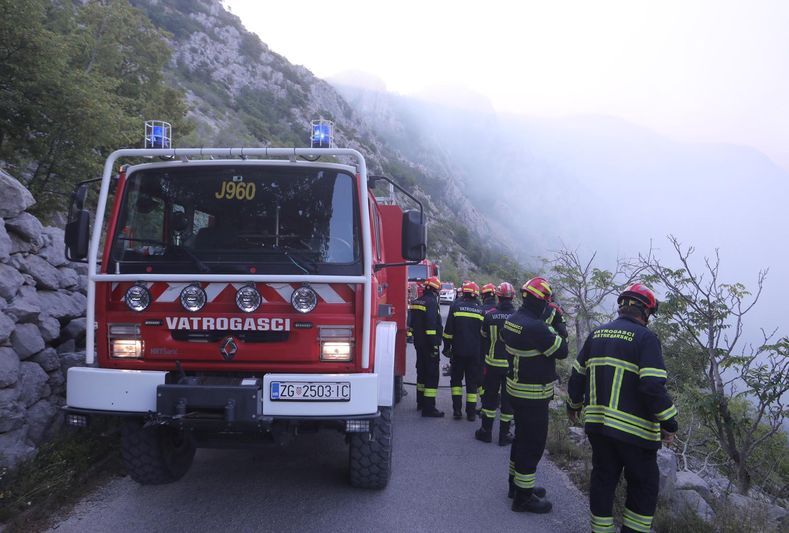 01.08.2024.,Makarska-Vatrogasci s kontinenta na pozaristu u Parku prirode Biokovo. Photo: Ivo Cagalj/PIXSELL