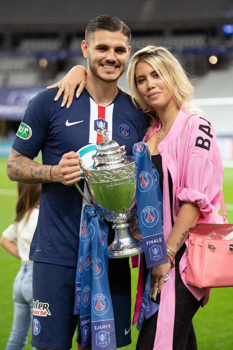 Mauro Icardi And Wanda Nara Love Saga On Social Networks