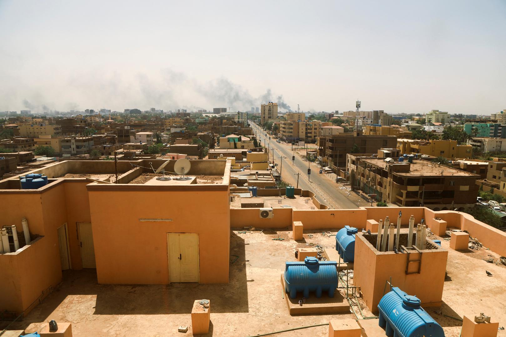 Smoke rises over buildings during clashes between the paramilitary Rapid Support Forces and the army in Khartoum, Sudan April 17, 2023. REUTERS/Stringer   NO RESALES. NO ARCHIVES Photo: Stringer/REUTERS