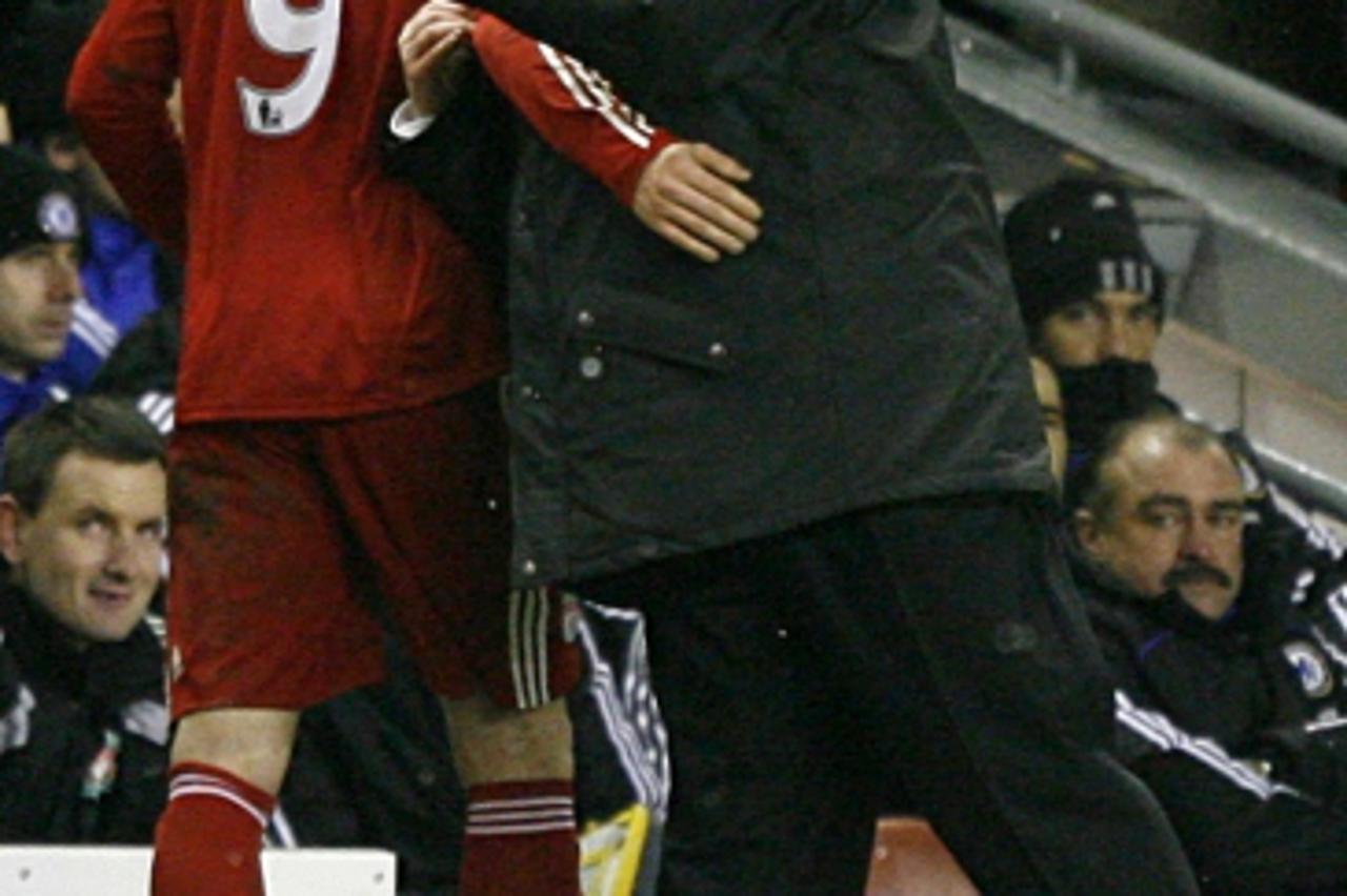 'Liverpool\'s goalscorer Fernando Torres is congratulated by manager Rafael Benitez after he is substituted by team mate David NgogPhoto: Press Association/PIXSELL'