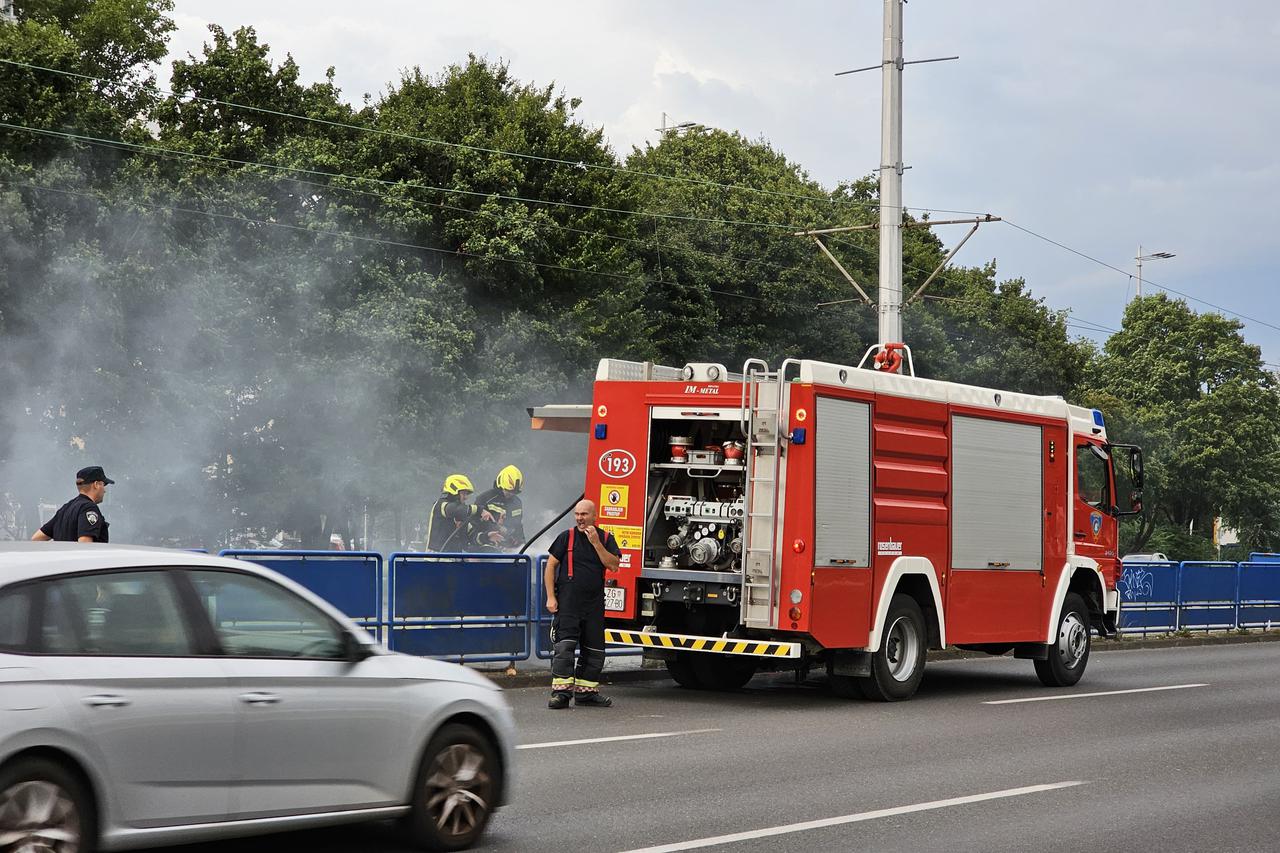 Zapalio se koš za smeće u Novog Zagrebu