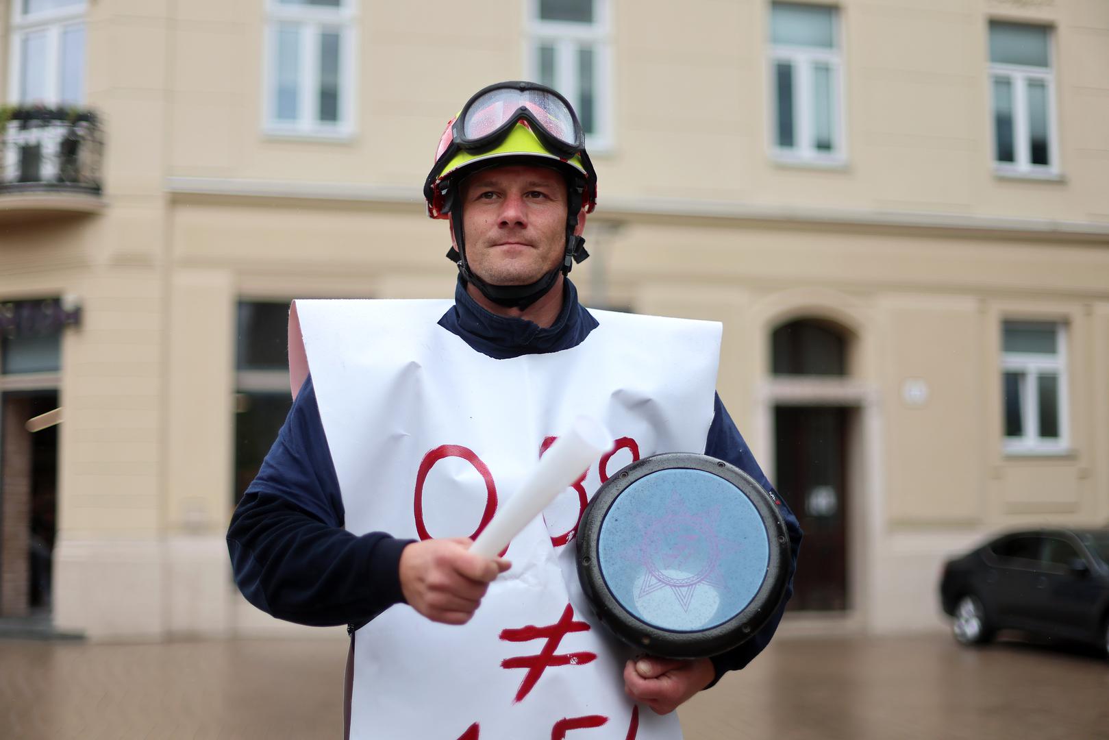 03.05.2024., Zagreb - Koordinacija sindikata i udruga profesionalnih vatrogasaca organizirala je prosvjed vatrogasaca na Trgu sv. Marka.  Photo: Sanjin Strukic/PIXSELL