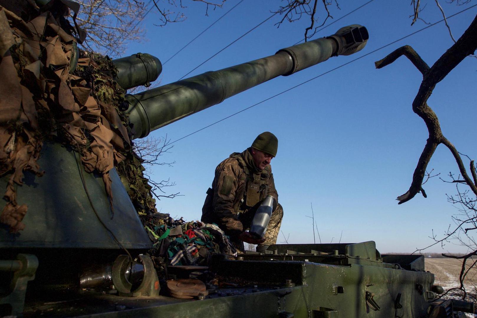 A Ukrainian serviceman stands on a 2S3 Akatsiya self-propelled howitzer at a position in a frontline, amid Russia's attack on Ukraine, in Donetsk region, Ukraine January 8, 2023. REUTERS/Anna Kudriavtseva Photo: Stringer/REUTERS