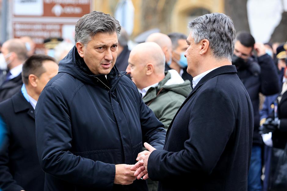 Zoran Milanović i  Andrej Plenković kratko popričali na obilježavanju pada Vukovara  