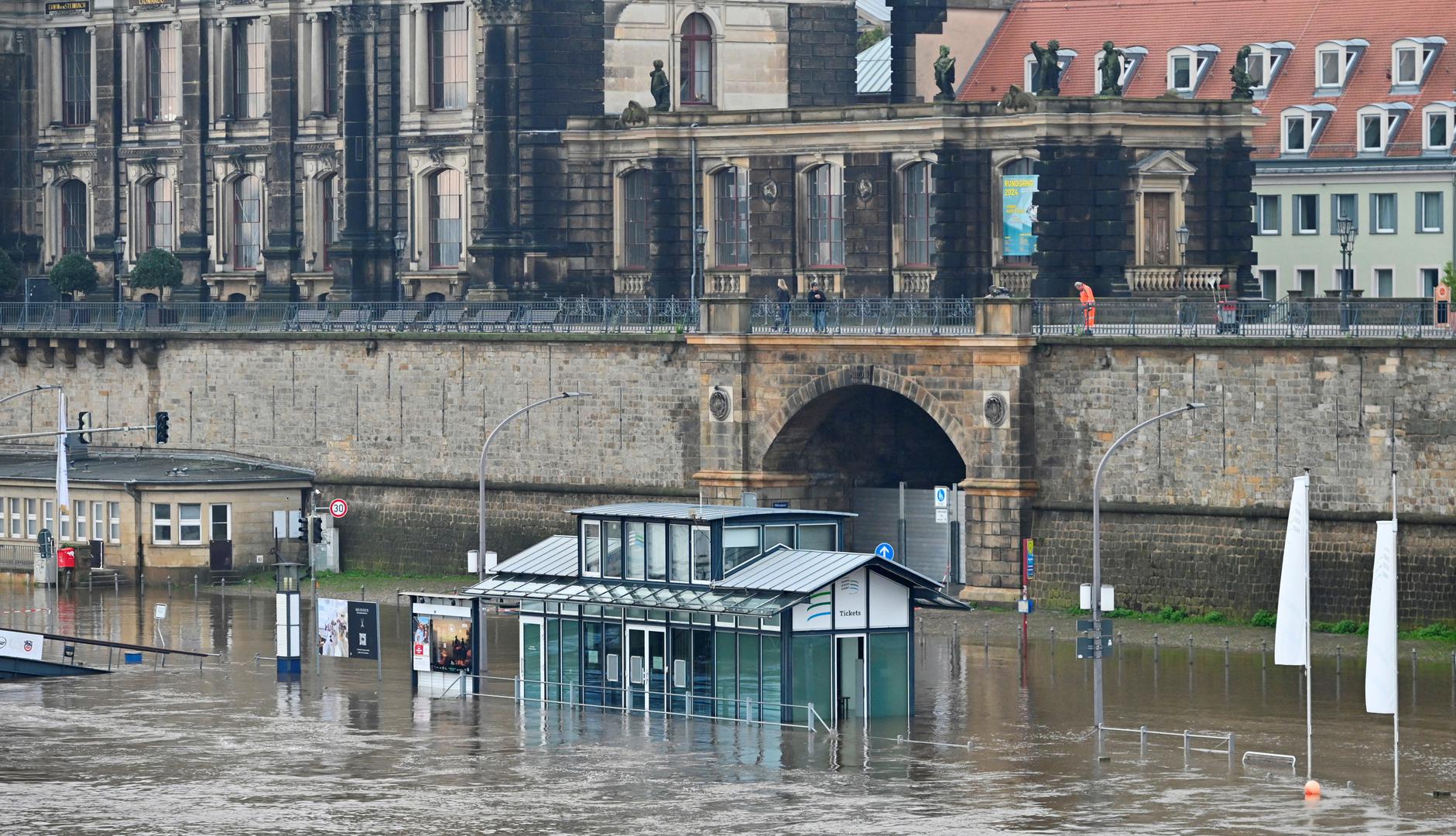 A view of a street flooded by the Elbe river in Dresden, Germany September 17, 2024. REUTERS/Matthias Rietschel Photo: MATTHIAS RIETSCHEL/REUTERS