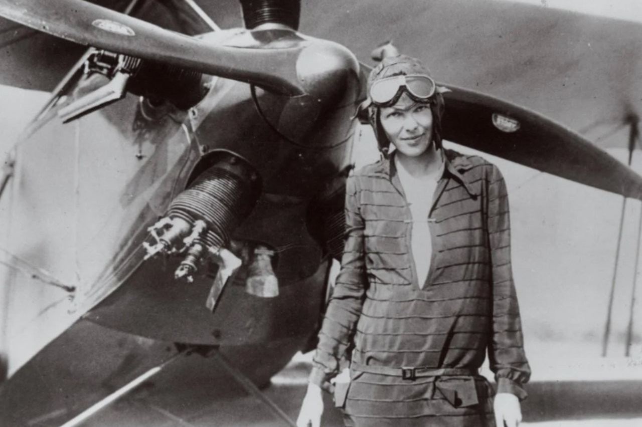 storyeditor/2022-12-06/amelia_earhart.png