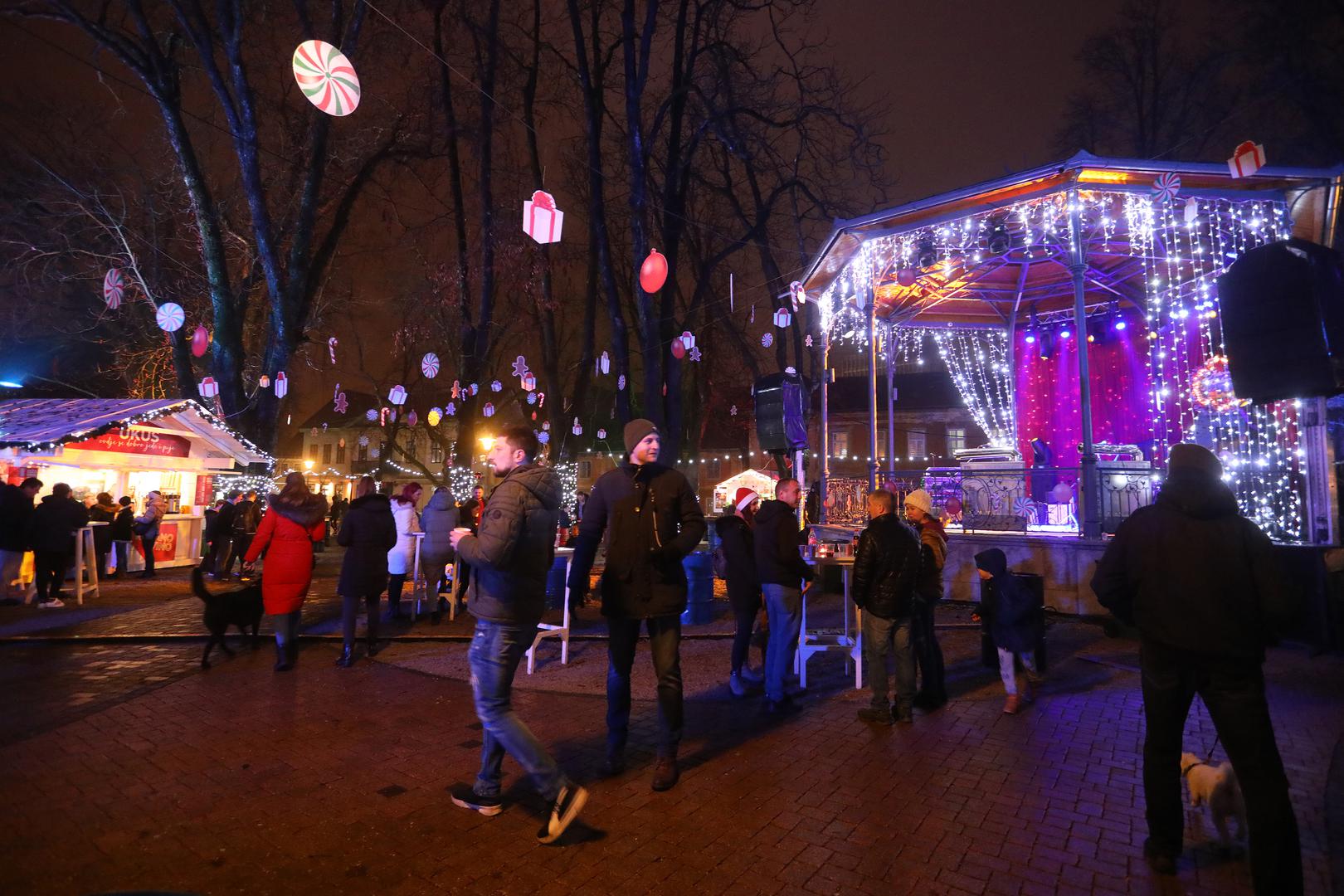 16.12.2022., Karlovac - Svecano otvorenje manifestacije Advent u Karlovcu. Osim bogate ugostiteljske i zabavne ponude po prvi puta posjetitelji ce u sklopu Adventa moci uzivati na klizalistu i sanjkalistu. Photo: Kristina Stedul Fabac/PIXSELL