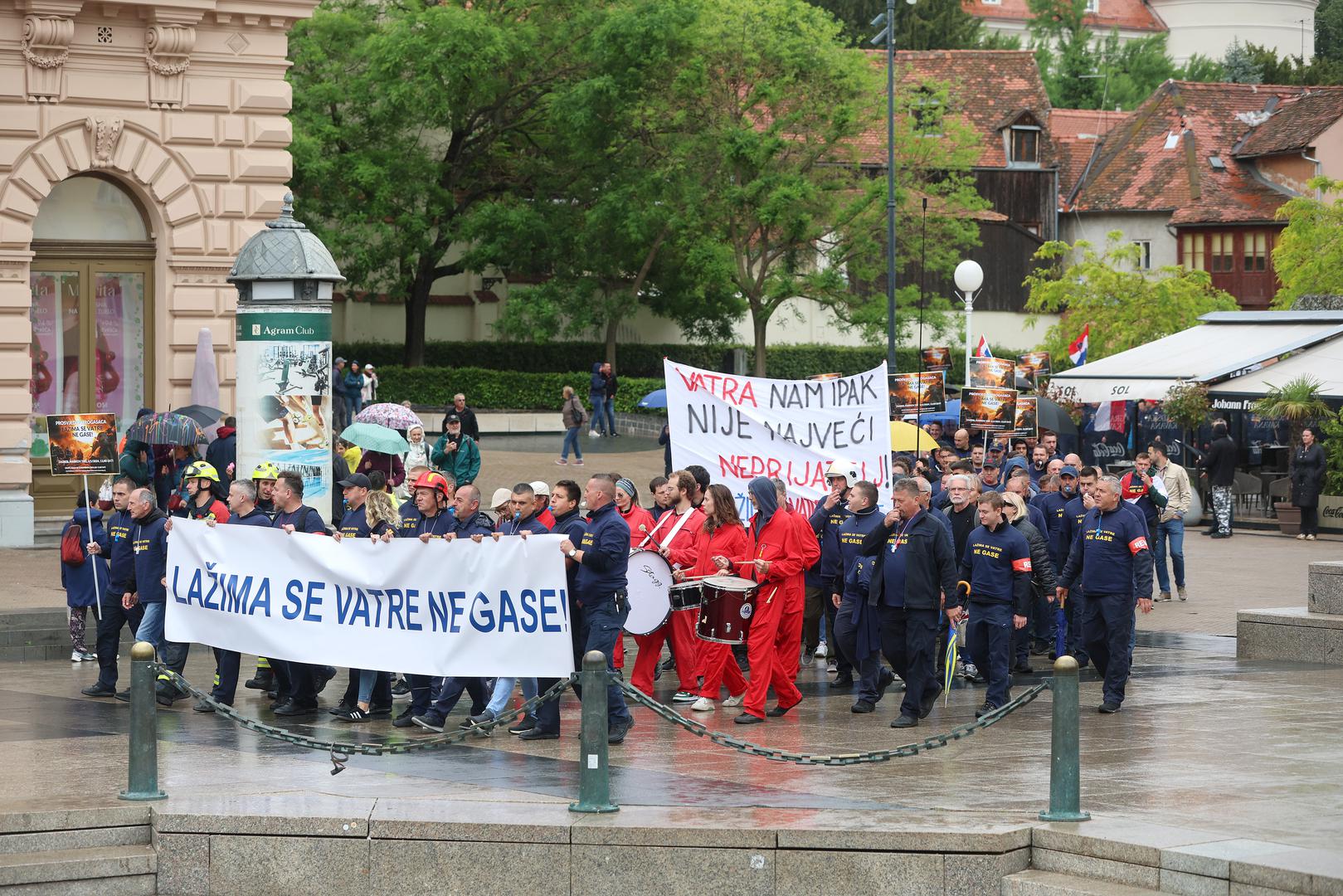 03.05.2024., Zagreb - Koordinacija sindikata i udruga profesionalnih vatrogasaca organizirala je prosvjed vatrogasaca na Trgu sv. Marka.  Photo: Sanjin Strukic/PIXSELL