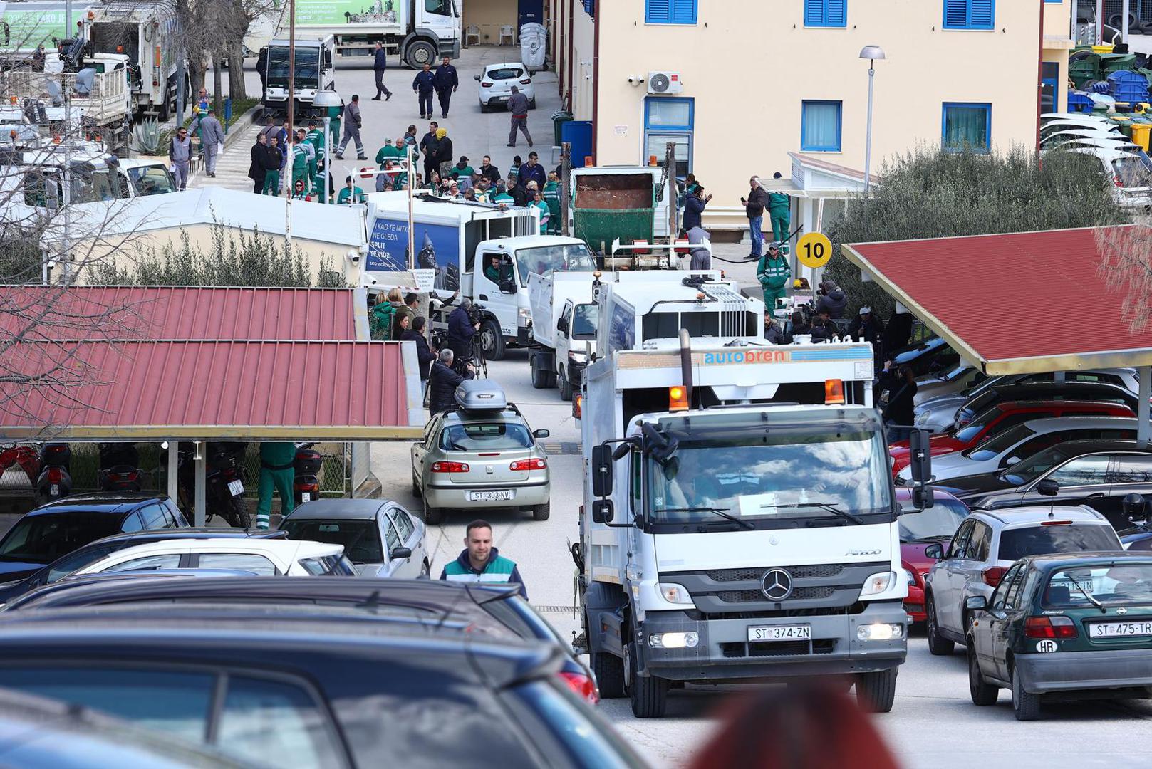 05.04.2023., Split - Dogovorom izmedu radnika Cistoce i gradonacelnika Puljka zavrsen je strajk te su radnici nastavili s obavljanjem svojih poslova. Photo: Miroslav Lelas/PIXSELL