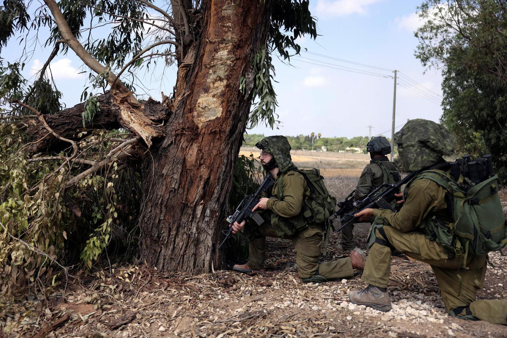 Israeli soldiers take position by the entrance to Kibbutz Kfar Aza, in southern Israel, October 10, 2023. REUTERS/Ronen Zvulun Photo: RONEN ZVULUN/REUTERS