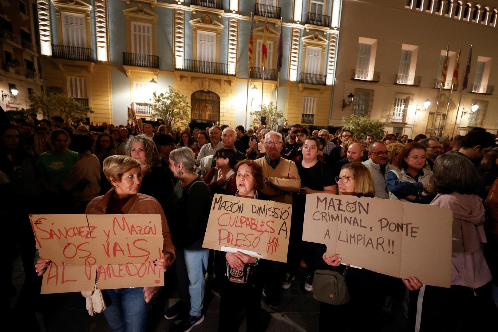 People hold placards as civil groups and unions protest against Valencia's regional leader Carlos Mazon and the management of the emergency response to the deadly floods in eastern Spain, in Valencia, Spain, November 9, 2024. REUTERS/Eva Manez Photo: Eva Manez/REUTERS