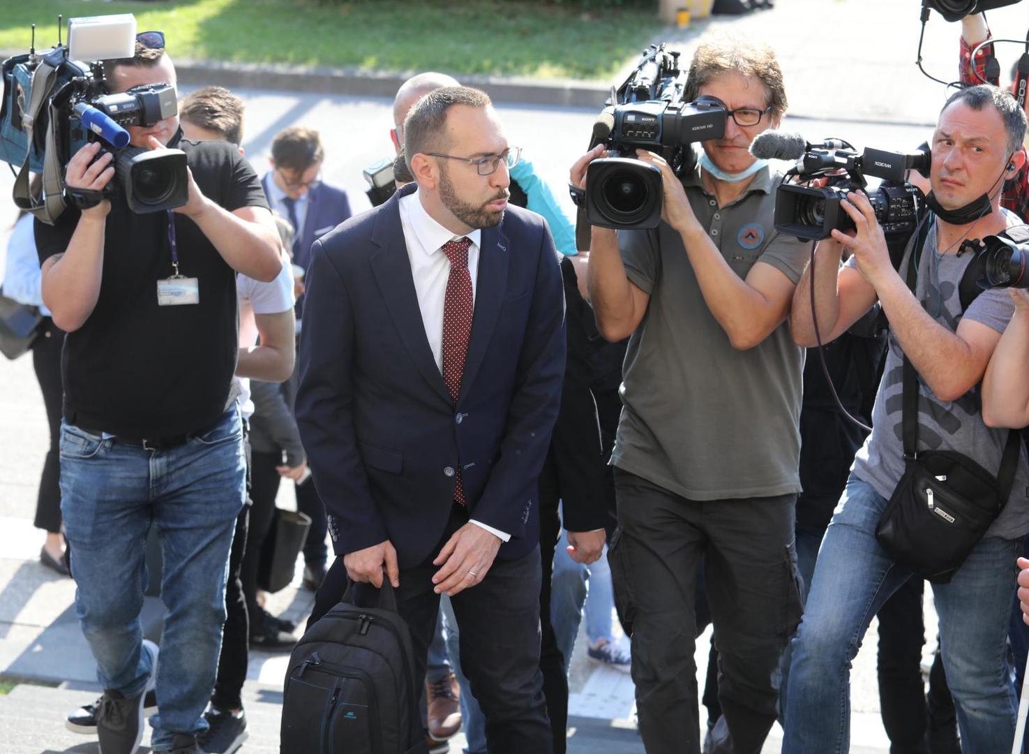 04.06.2021., Zagreb - Primopredaja izvrsnih ovlasti gradonacelnika Grada Zagreba izmedju dosadasnje zamjenice gradonacelnika ujedno i obnasateljice duznosti gradonacelnika Grada Zagreba dr.sc. Jelene Pavicic Vukicevic i novoizabranog gradonacelnika Grada Zagreba Tomislava Tomasevica. Dolazak Tomislava Tomasevic i njegovih suradnika u Gradsko poglavarstvo.

Photo: Patrik Macek/PIXSELL