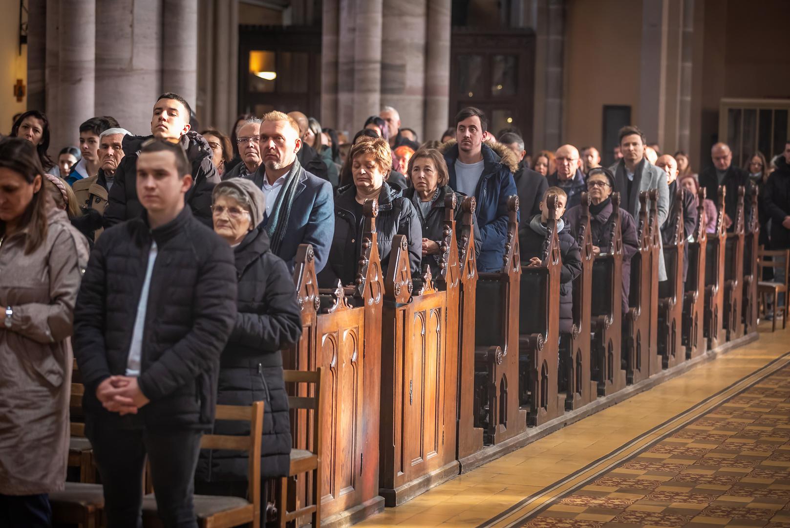 25.12.2023., Osijek - Na svetkovinu Bozica djakovacko-osjecki nadbiskup metropolit Djuro Hranic predvodio je svecano misno slavlje u osjeckoj konkatedrali. Photo: Davor Javorovic/PIXSELL