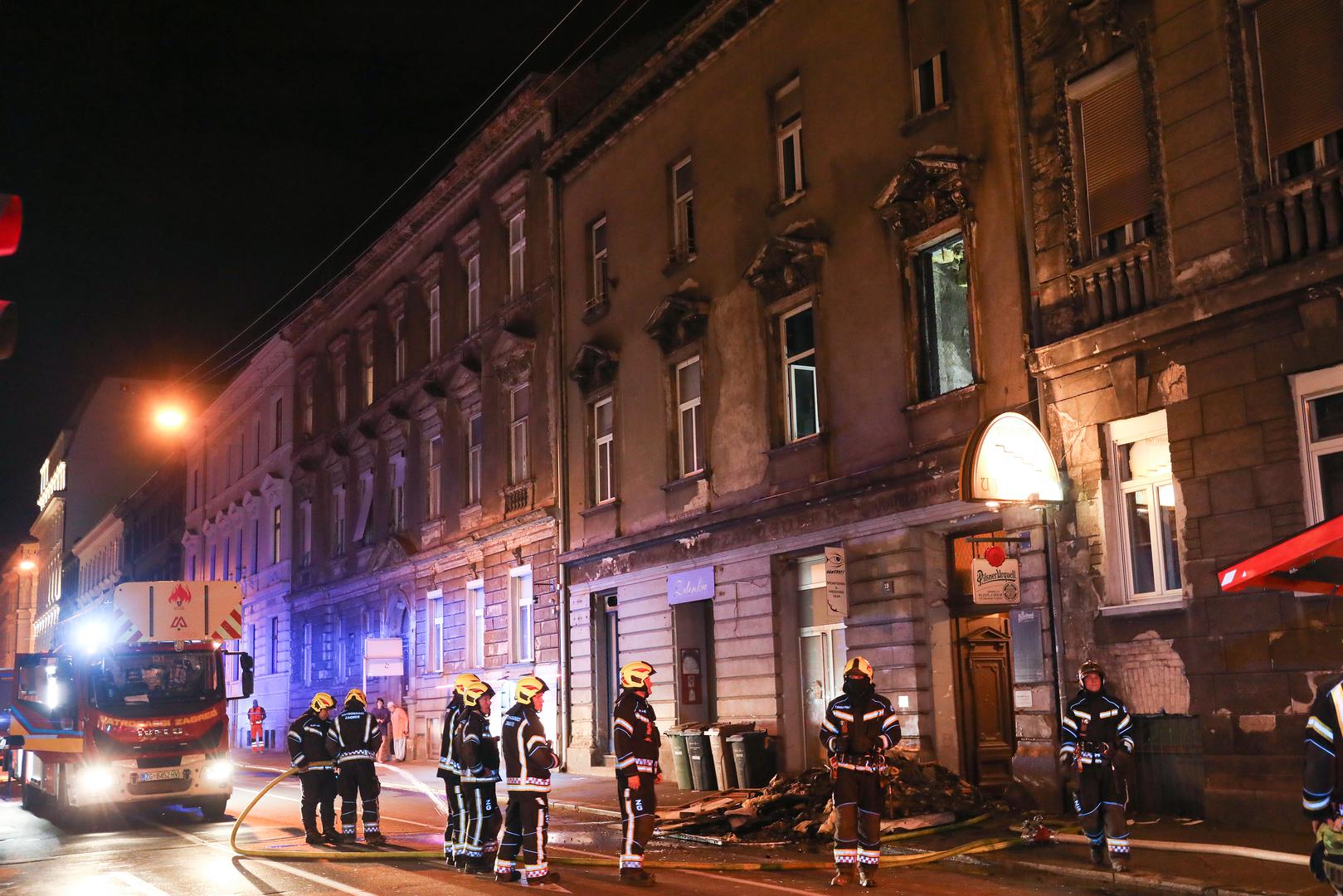 30.04.2022., Zagreb - Vatrogasci gase pozar u stanu u Palmoticevoj 19. Svi stanari iz zgrade su evakuirani. Photo: Emica Elvedji/PIXSELL