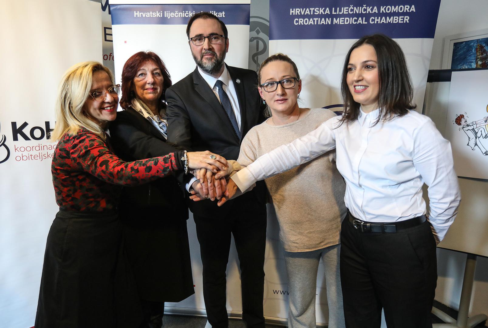 13.02.2023., Zagreb - Hrvatski llijecnicki sindikat, Hrvatska llijecnicka komora, Hrvatska udruga bolnickih lijecnika, Koordinacija hrvatske obiteljske medicine i Inicijativa mladih lijecnika organizirali su konferenciju za medije zbog opceg nezadovoljstva lijecnika stanjem u hrvatskom zdravstvu. predsjednica Koordinacije hrvatske obiteljske medicine Natasa Ban Toskic, predsjednica Hrvatskog lijecnickog sindikata Renata Culinovic, predsjednik Hrvatske lijecnicke komore Kresimir Luetic, predsjednica Hrvatske udruge bolnickih lijecnika Ivana Smit i Mirjana Livojevic iz Inicijative mladih lijecnika Photo: Robert Anic/PIXSELL