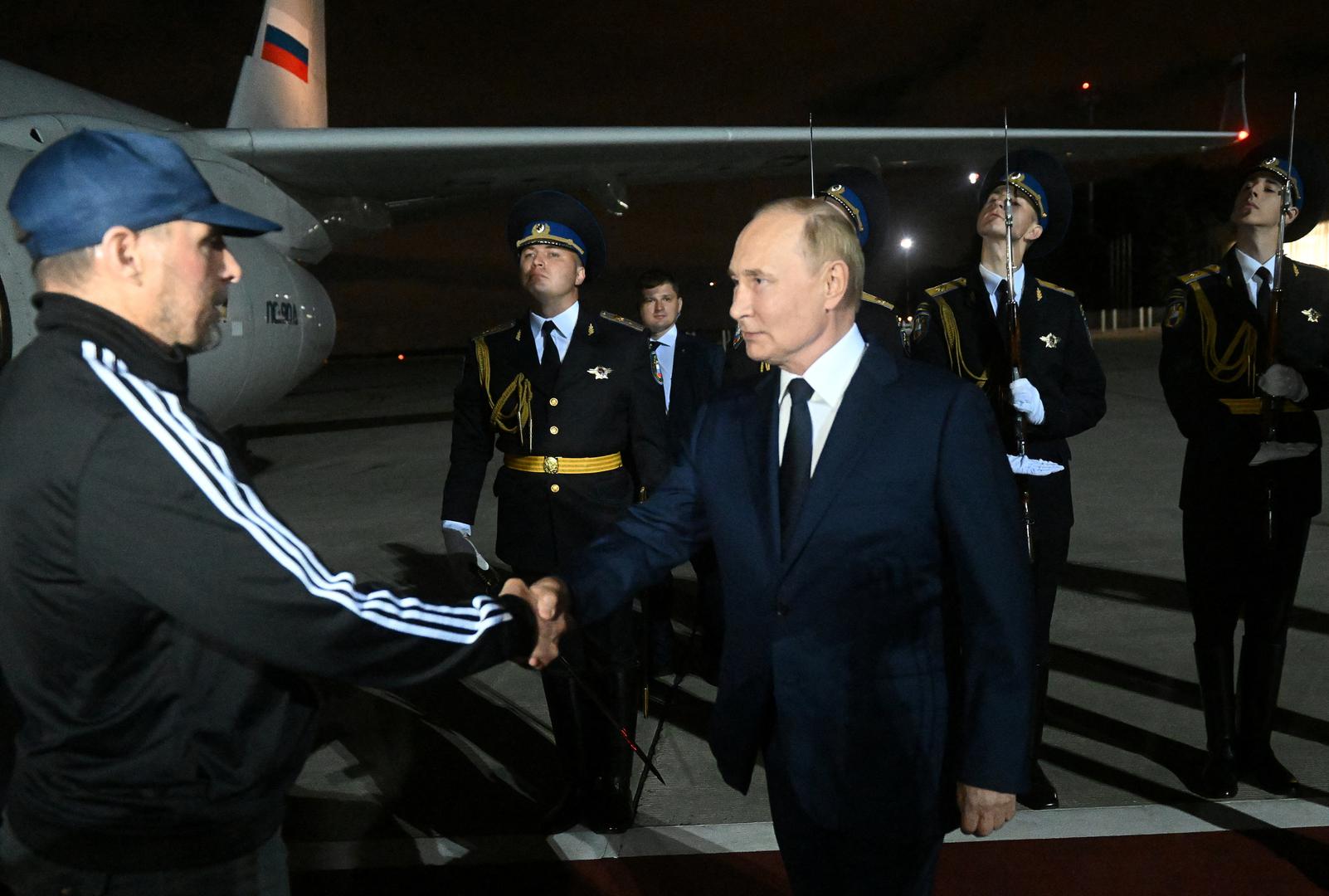 Russia's President Vladimir Putin greets Russian national Vadim Krasikov, who was released in a prisoner exchange between Russia with Western countries, during a welcoming ceremony at Vnukovo International Airport in Moscow, Russia August 1, 2024. Sputnik/Mikhail Voskresensky/Pool via REUTERS ATTENTION EDITORS - THIS IMAGE WAS PROVIDED BY A THIRD PARTY. Photo: MIKHAIL VOSKRESENSKY/REUTERS