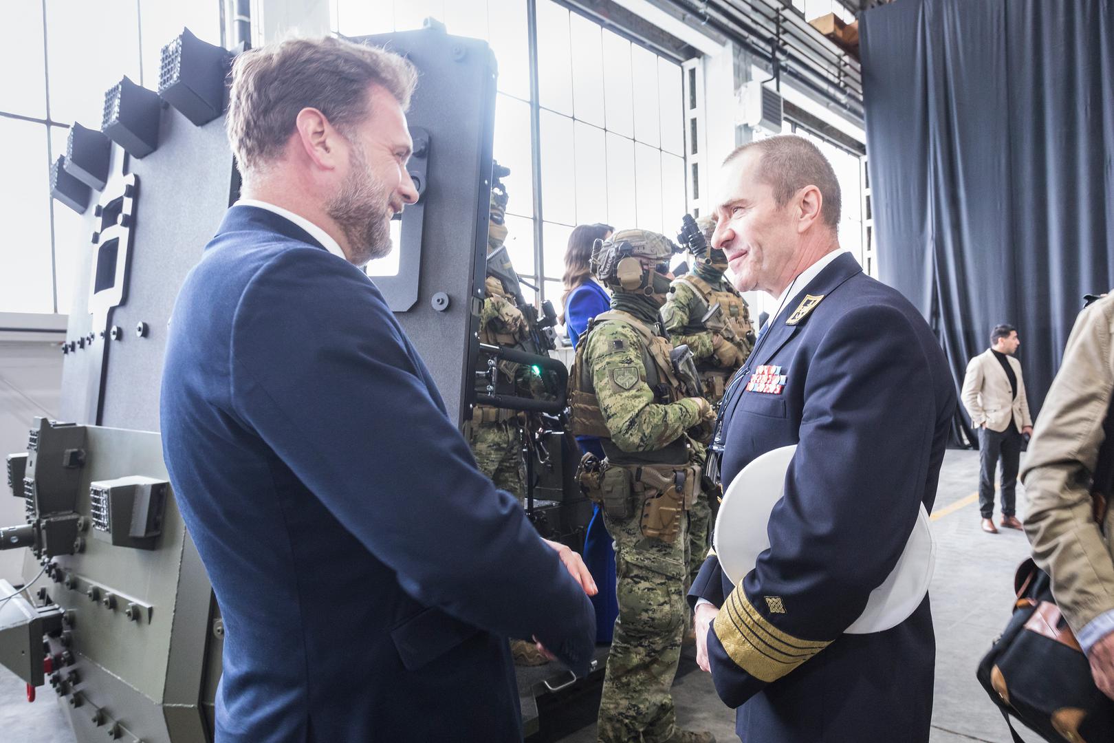 26.04.2023., Zagreb - U prostorima Dok-Inga odrzana je premijera protuteroristickog robotskog vozila MV-3 HYSTRIX. ministar obrane Mario Banozic, nacelnik Glavnog stozera OS RH Robert Hranj Photo: Tomislav Miletic/PIXSELL